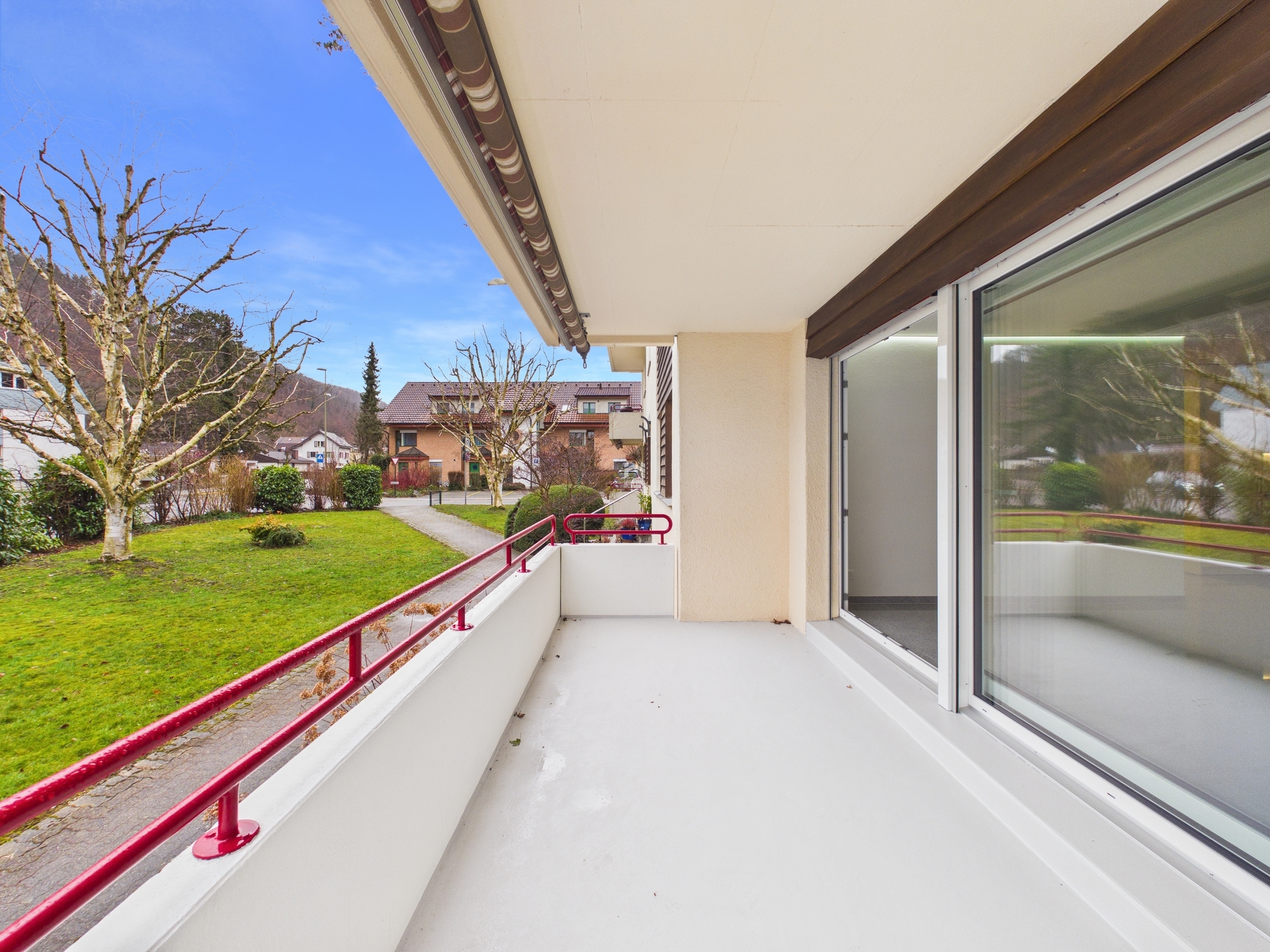 Grosser gedeckter Balkon Grosser gedeckter Balkon