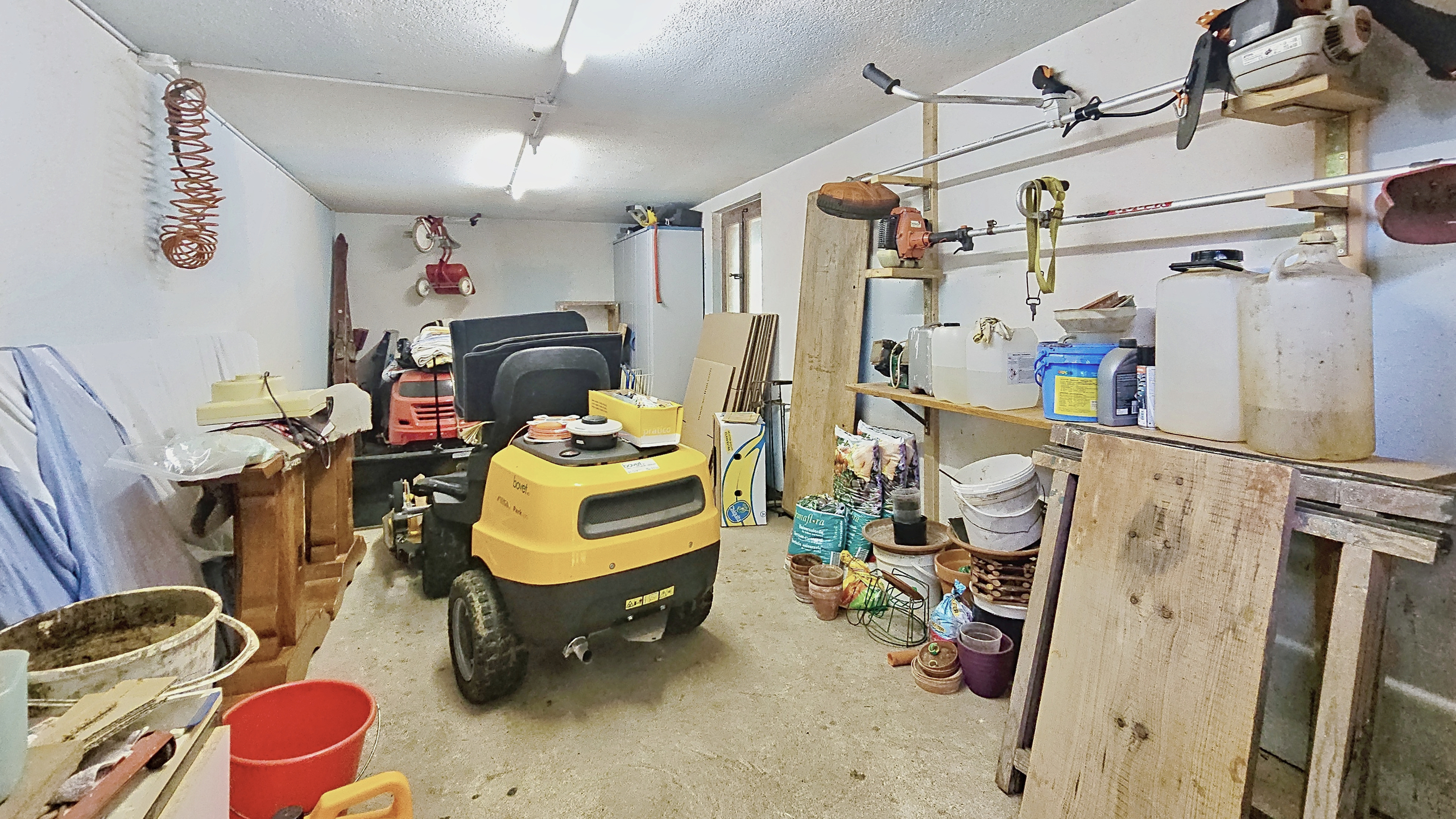 Garage / remise Garage / remise