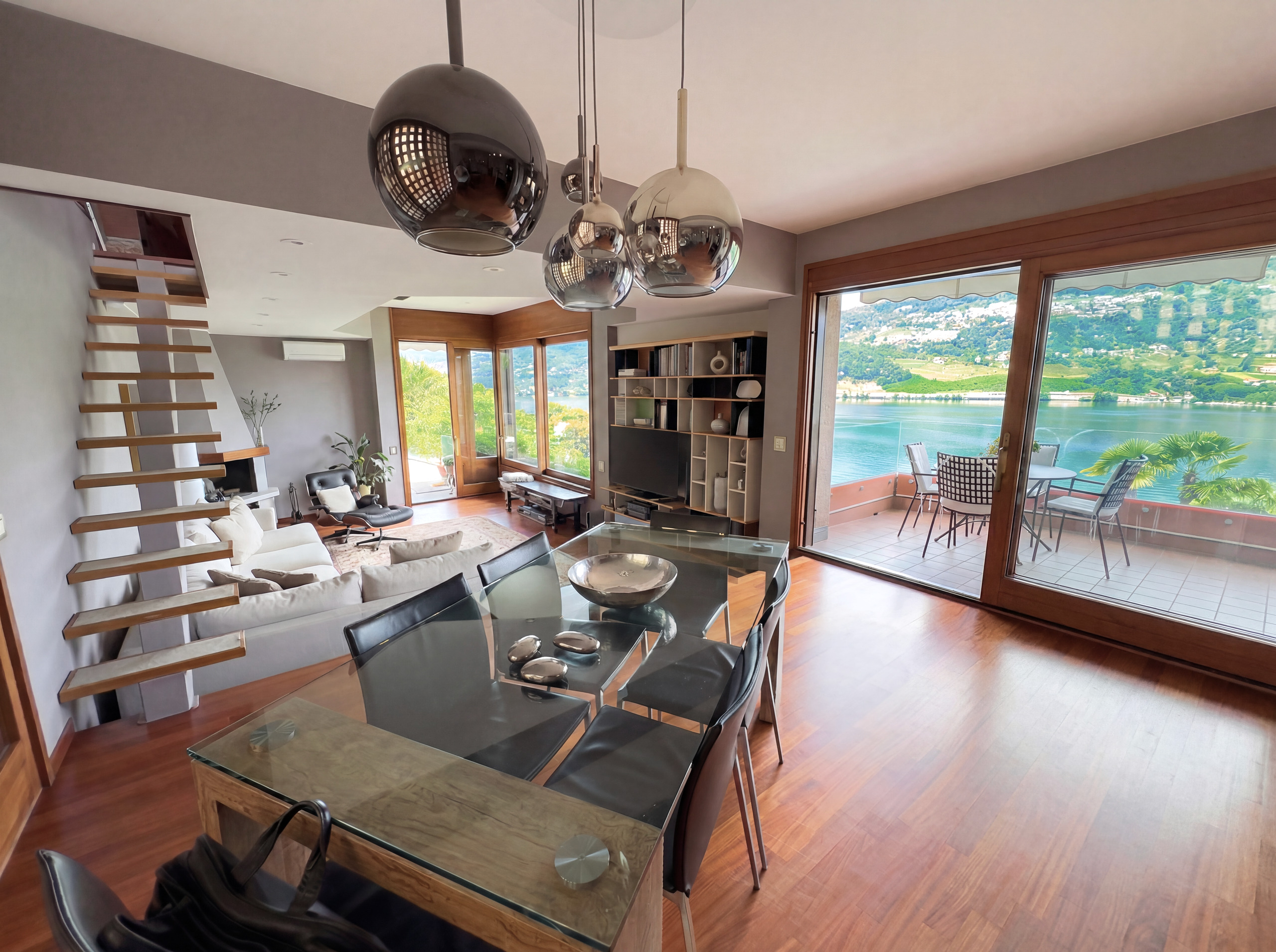 Interior view 4