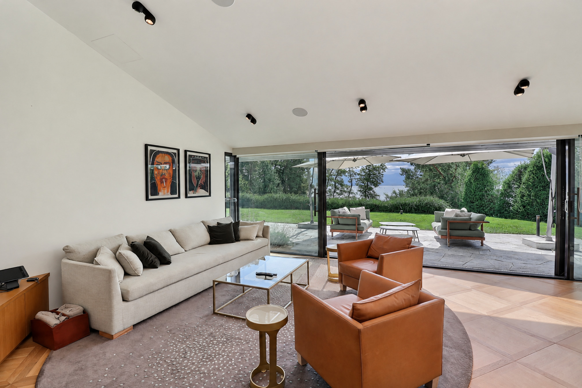 Interior view 7