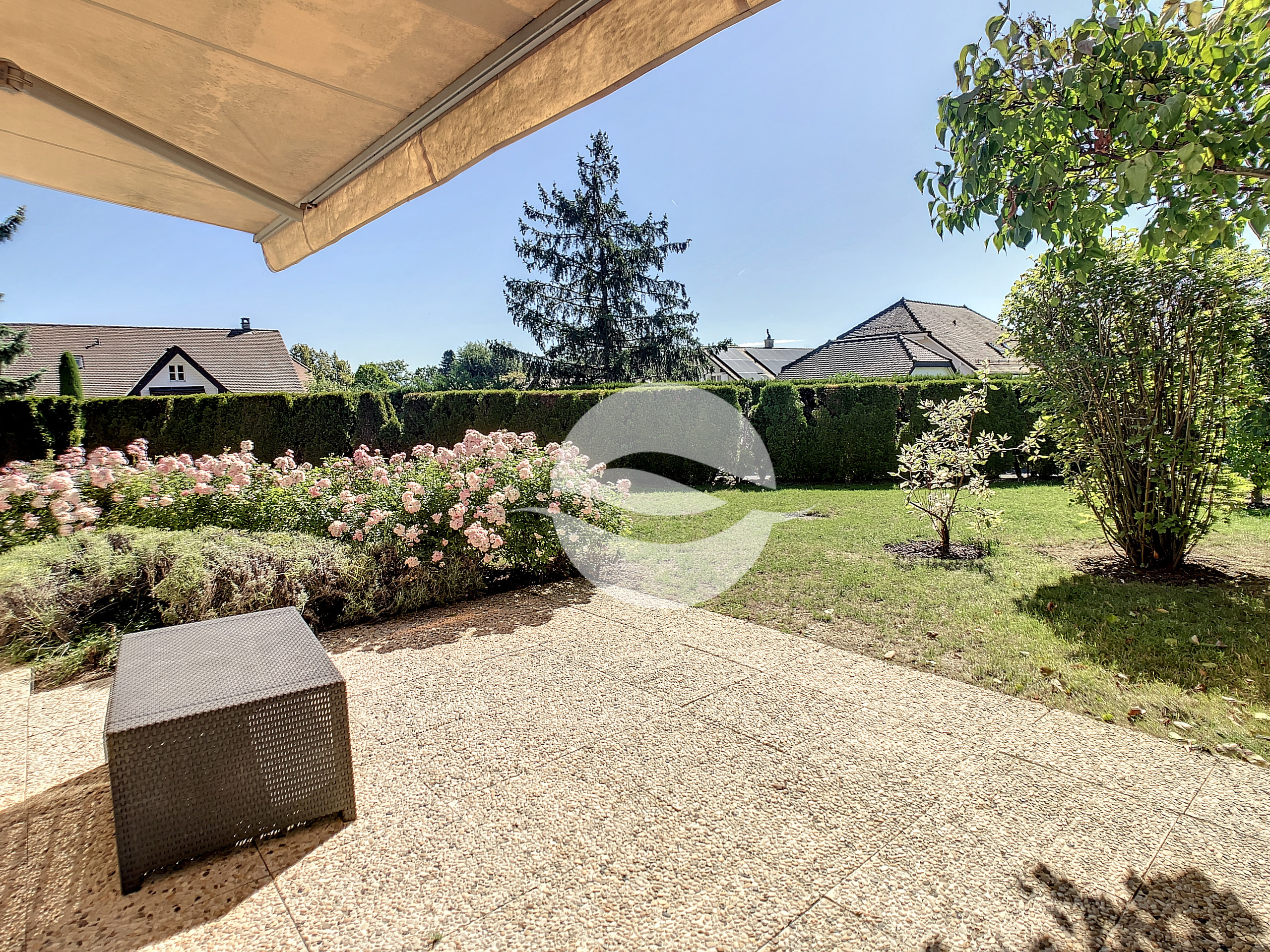 Extérieur : Terrasse et jardin Extérieur : Terrasse et jardin