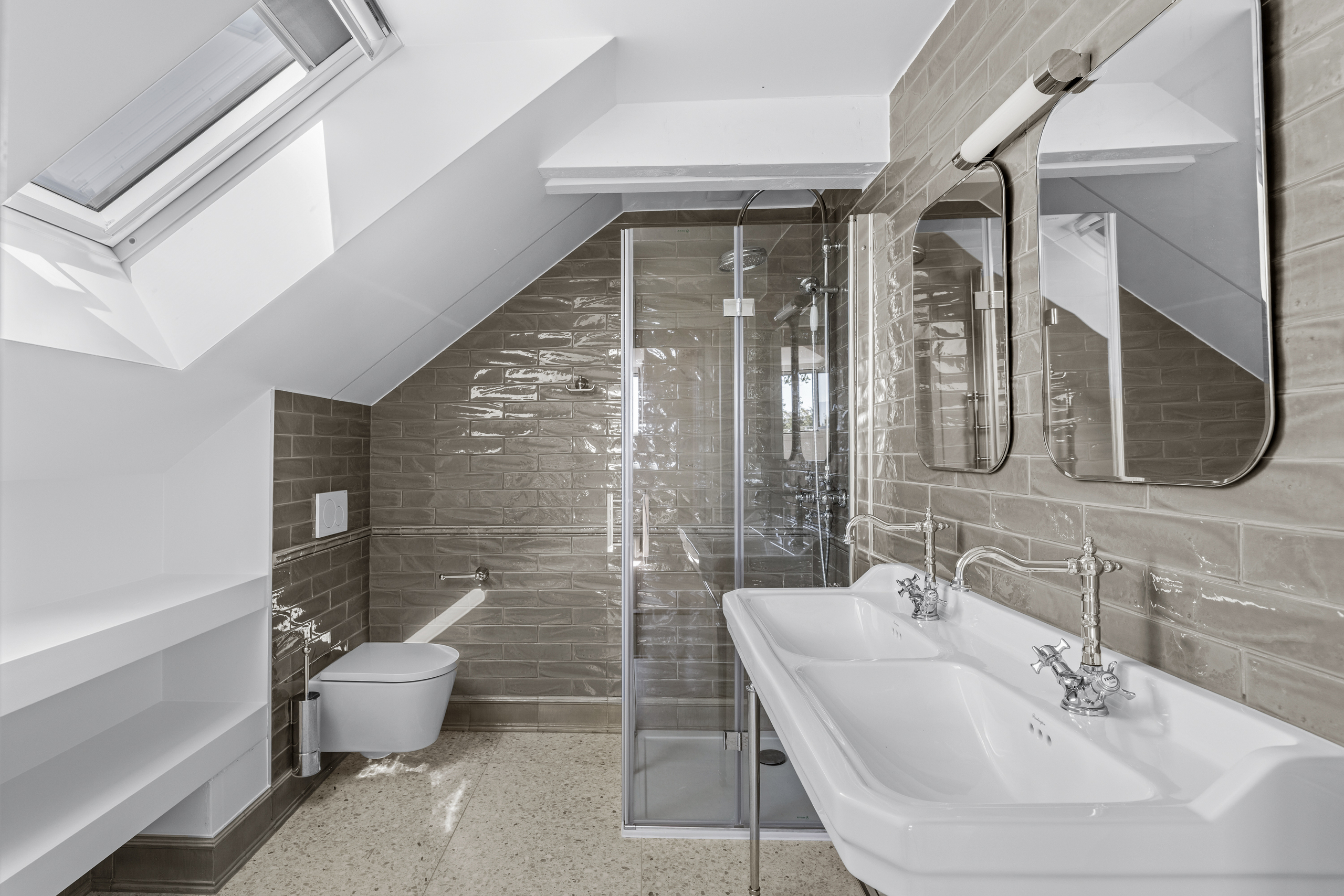 Salle de douche aux combles
