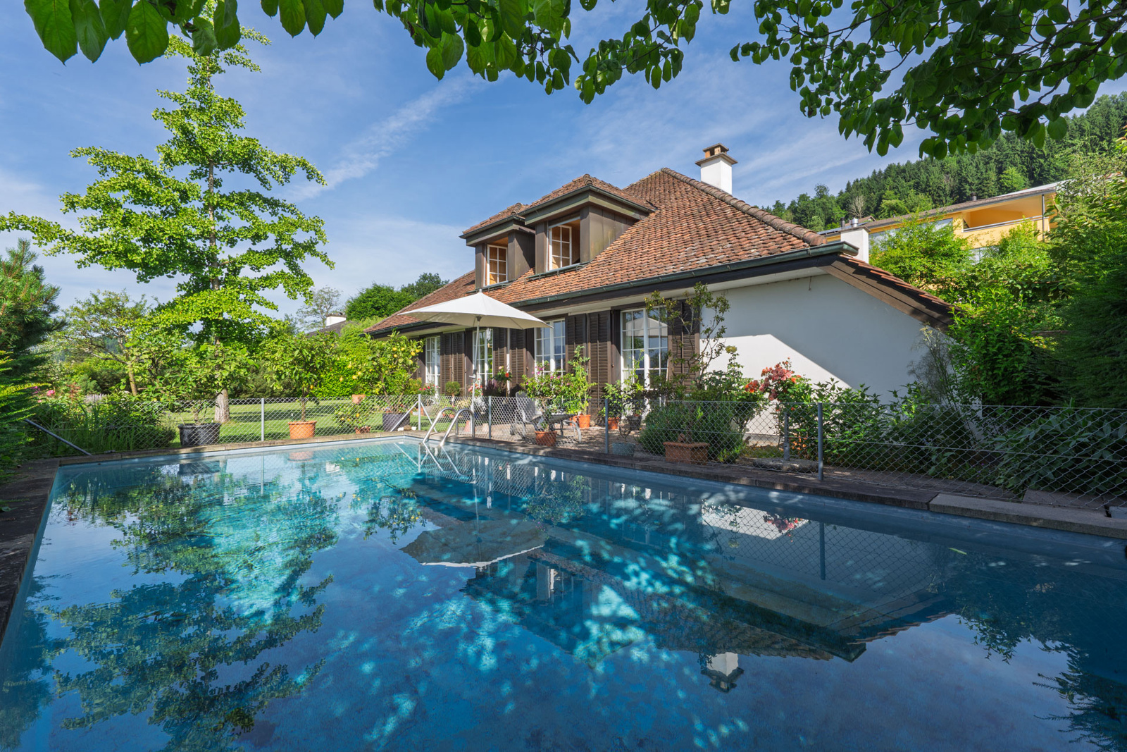 Grosszügiger Garten mit Panorama