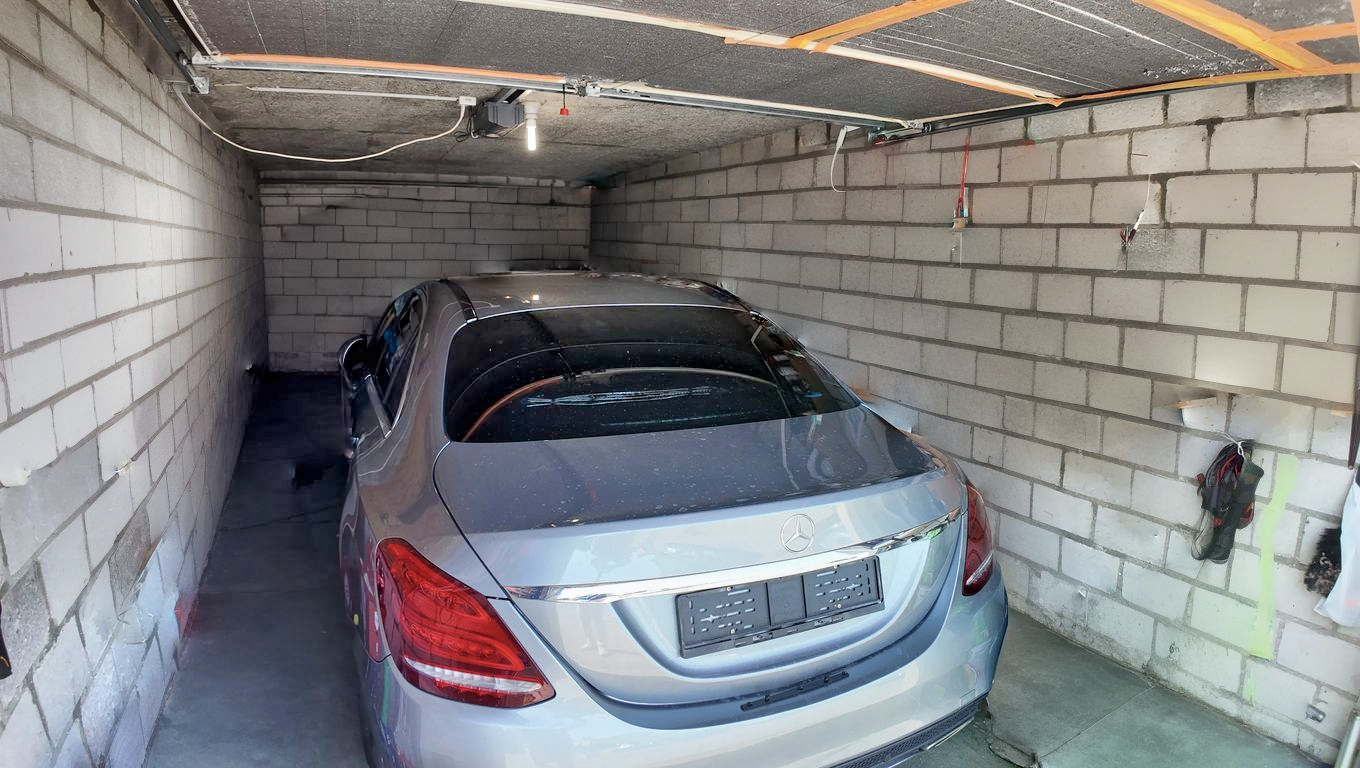 Garage avec porte automatisée Garage avec porte automatisée