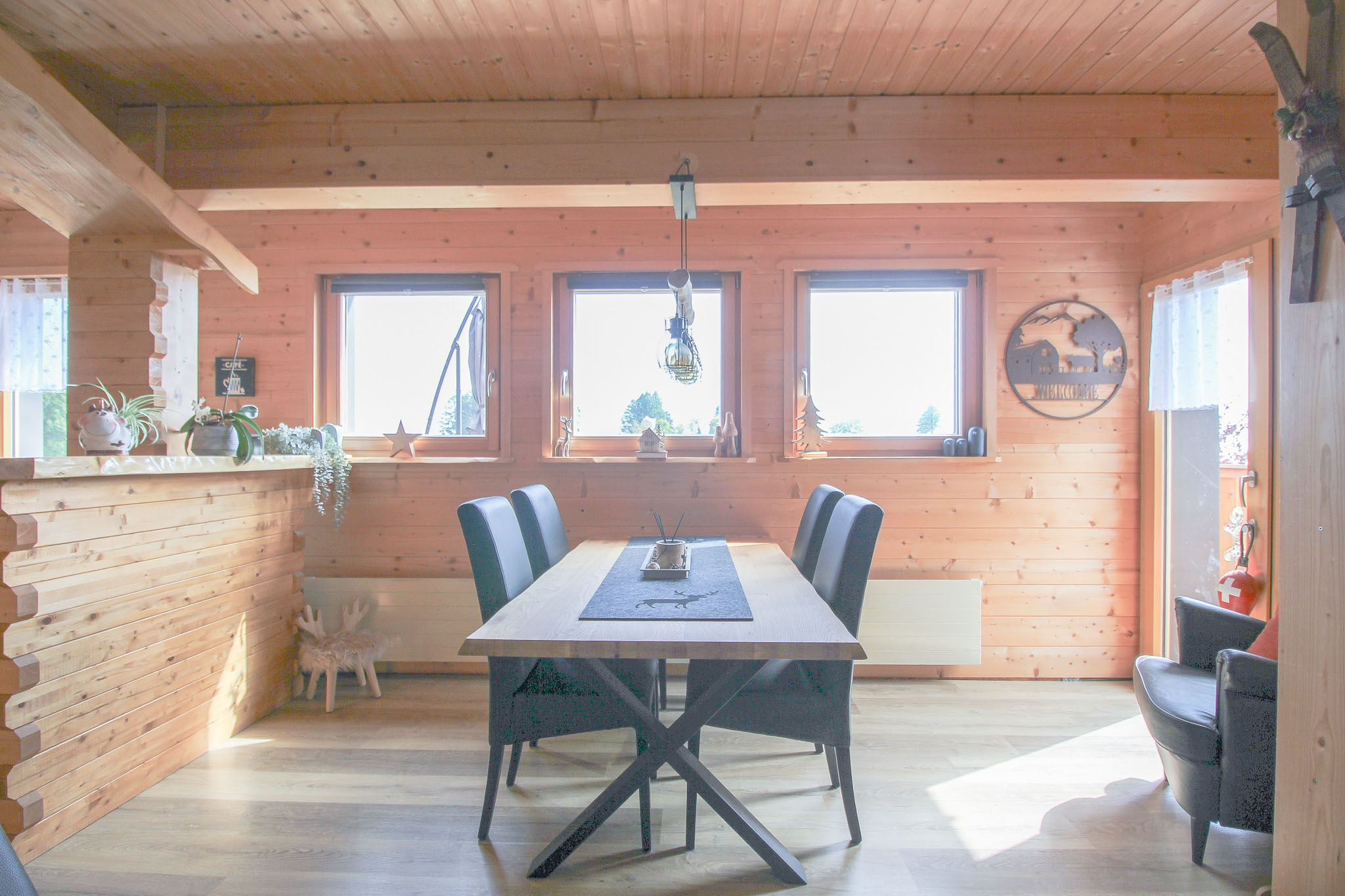 1er étage - espace salle à manger avec accès à l'extérieur