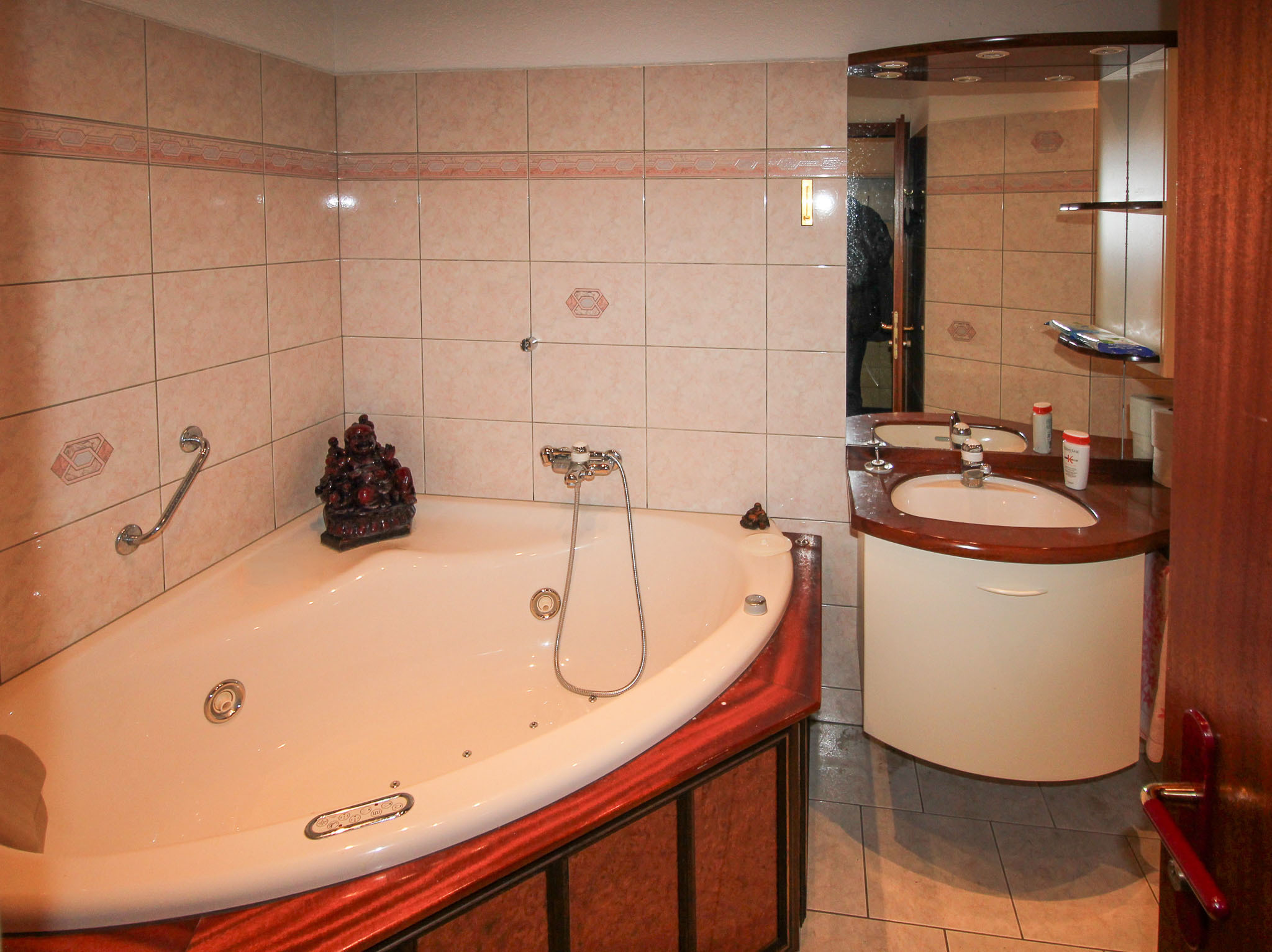 Rez-de-chaussée inférieur - salle de bain indépendante