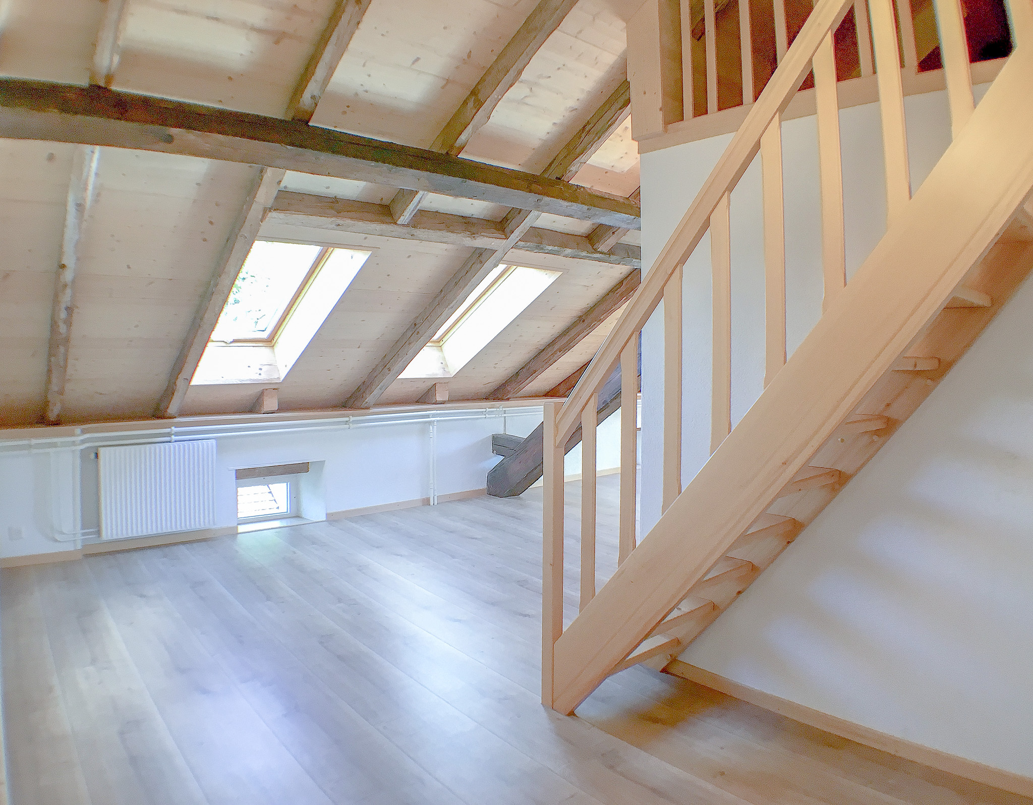 Loft dans les combles - accès à la mezzanine Loft dans les combles - accès à la mezzanine