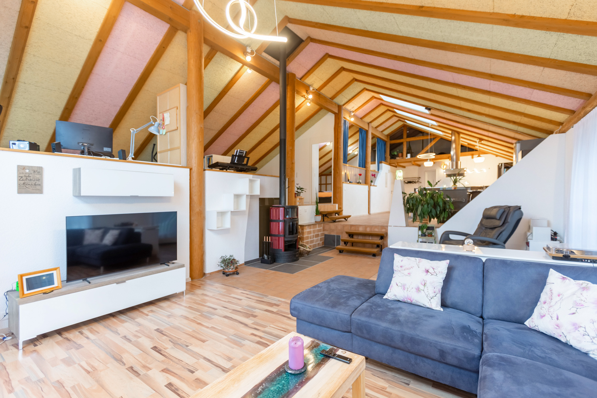 Die grosszügige Deckenhöhe schafft Raum zum durchatmen und wohlfühlen.