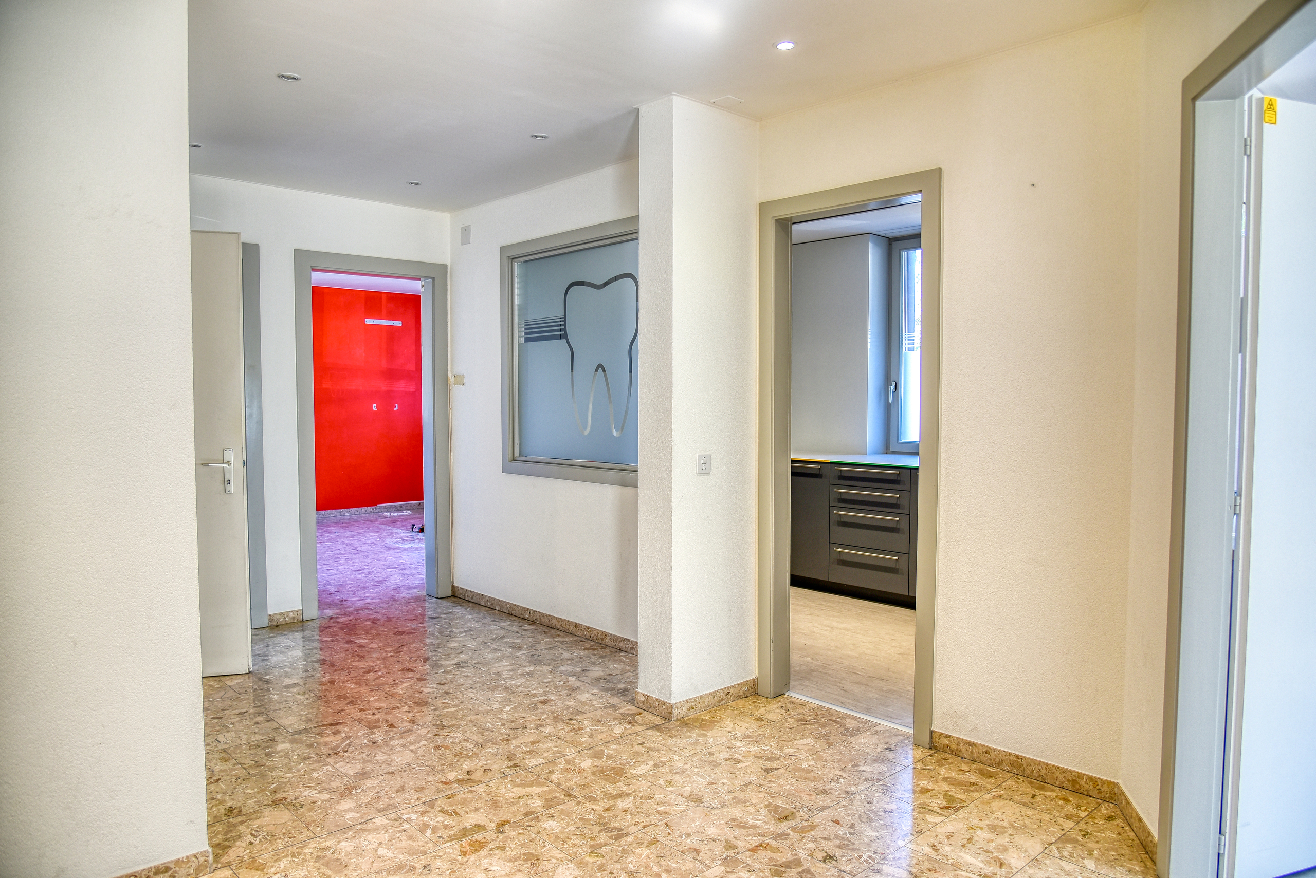 Local commercial Chalais - Couloir de distribution