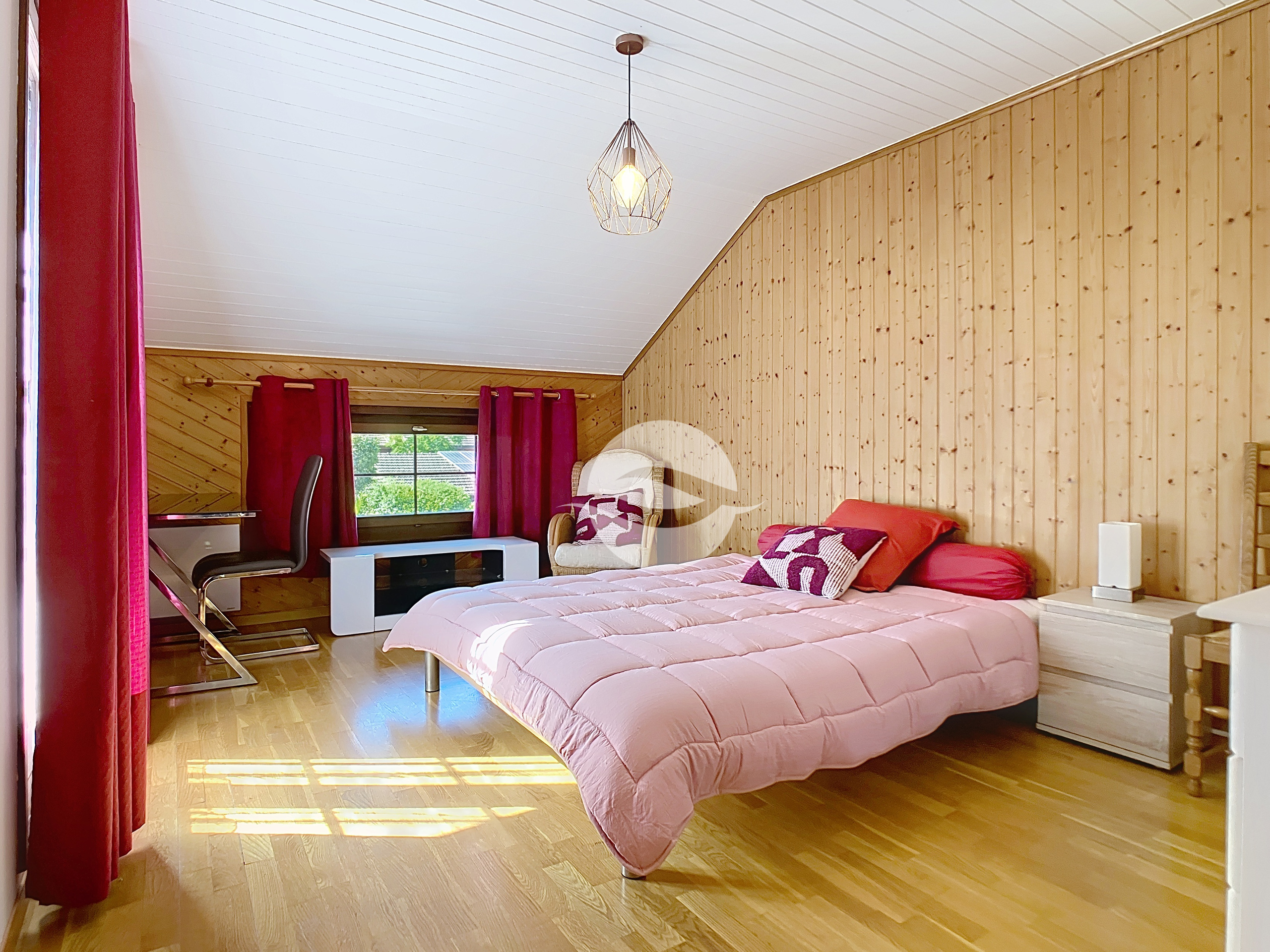 1er : 2ème chambre avec accès à la terrasse