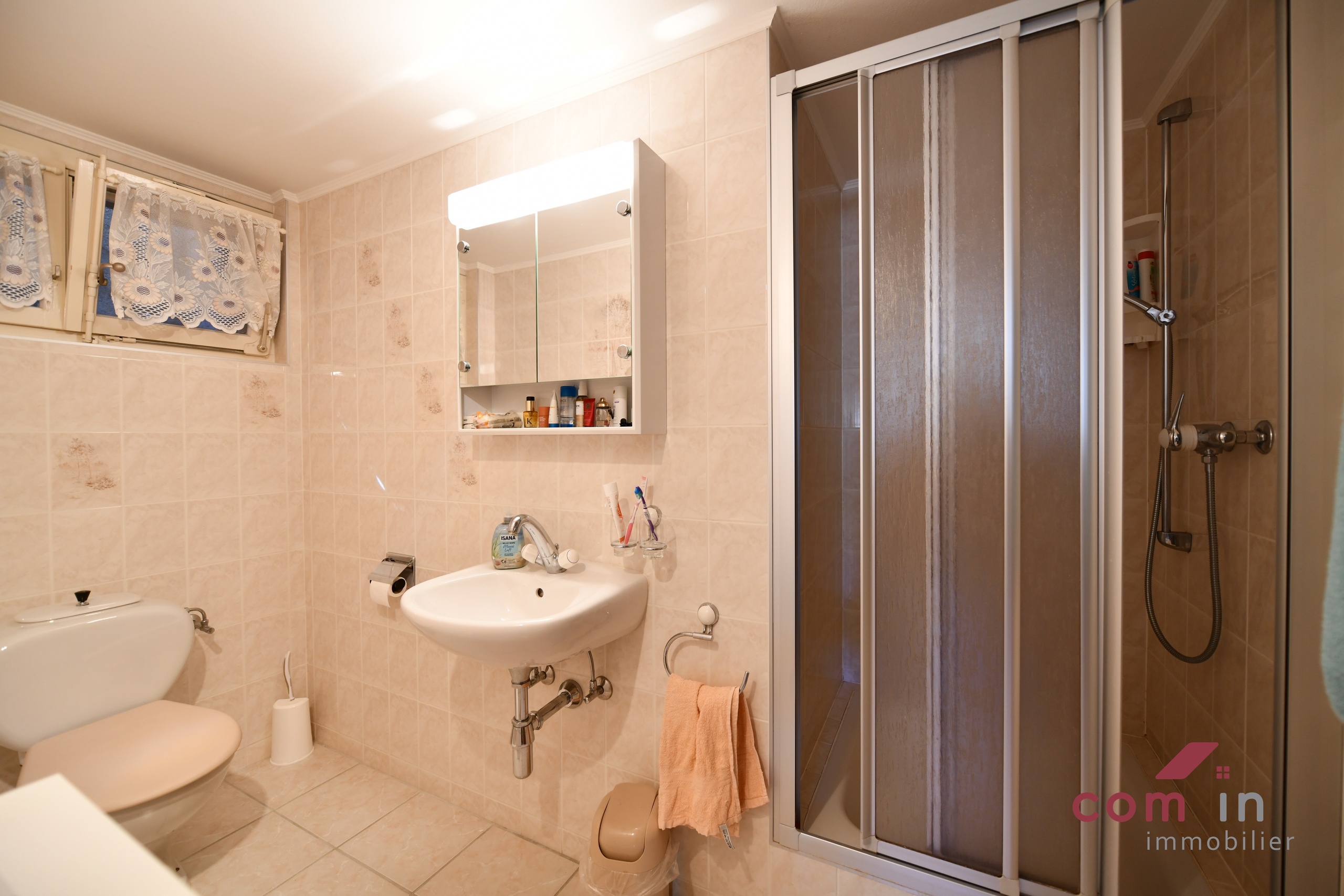 salle de douche du studio indépendant au RI