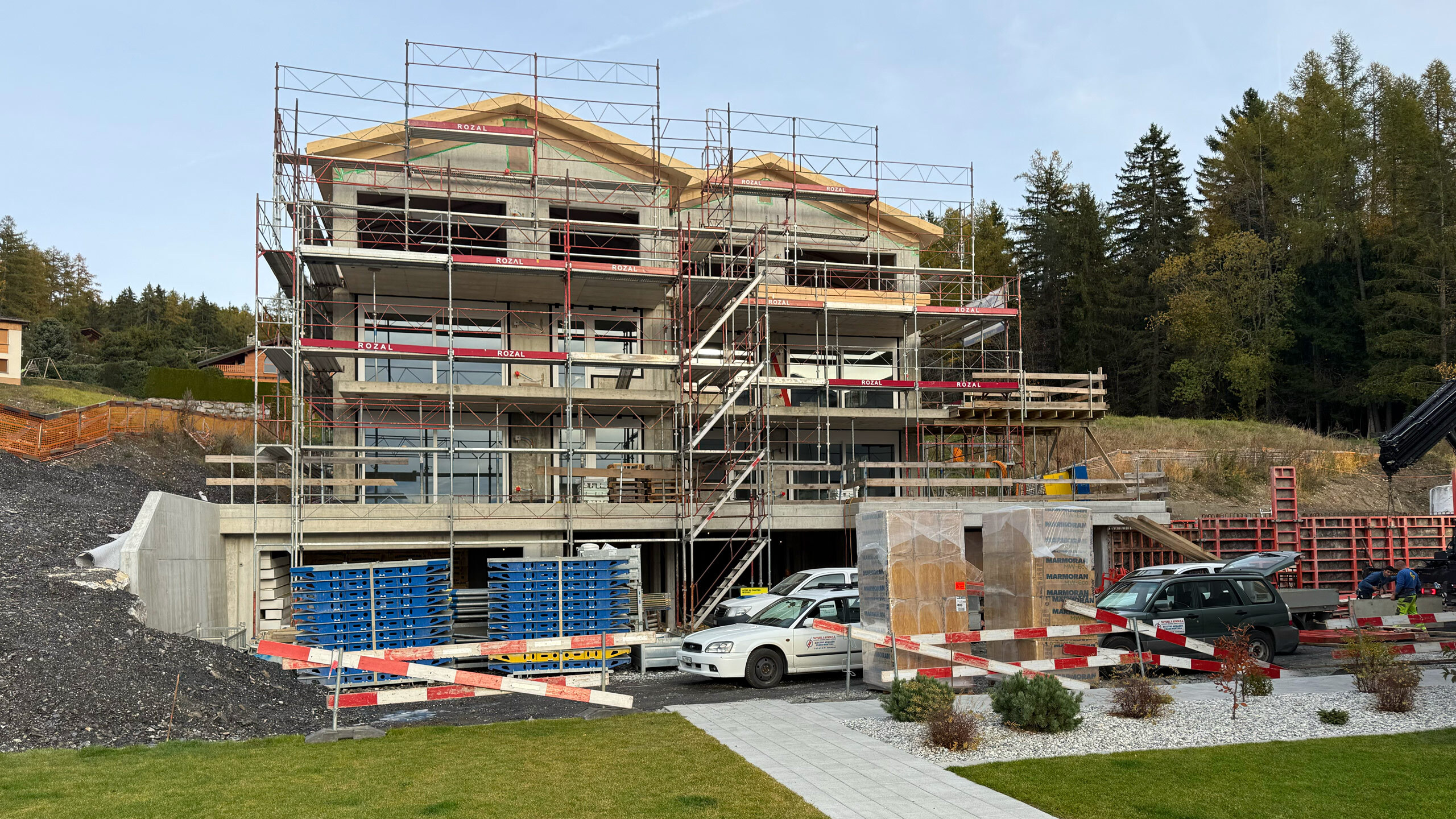 Bâtiment E en construction (31.10.2025) - Vue frontale