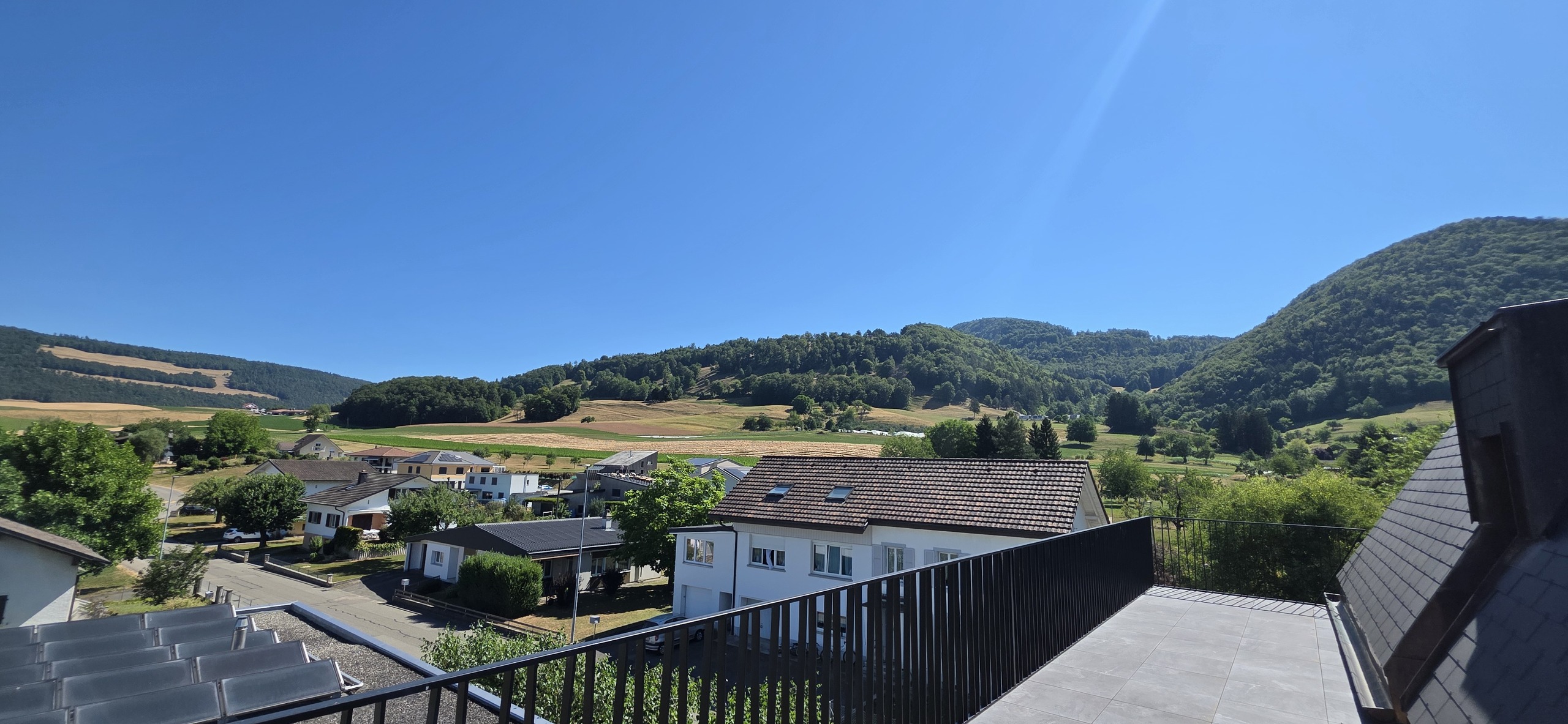 2e - Terrasse neuve du logement à valoriser 2e - Terrasse neuve du logement à valoriser