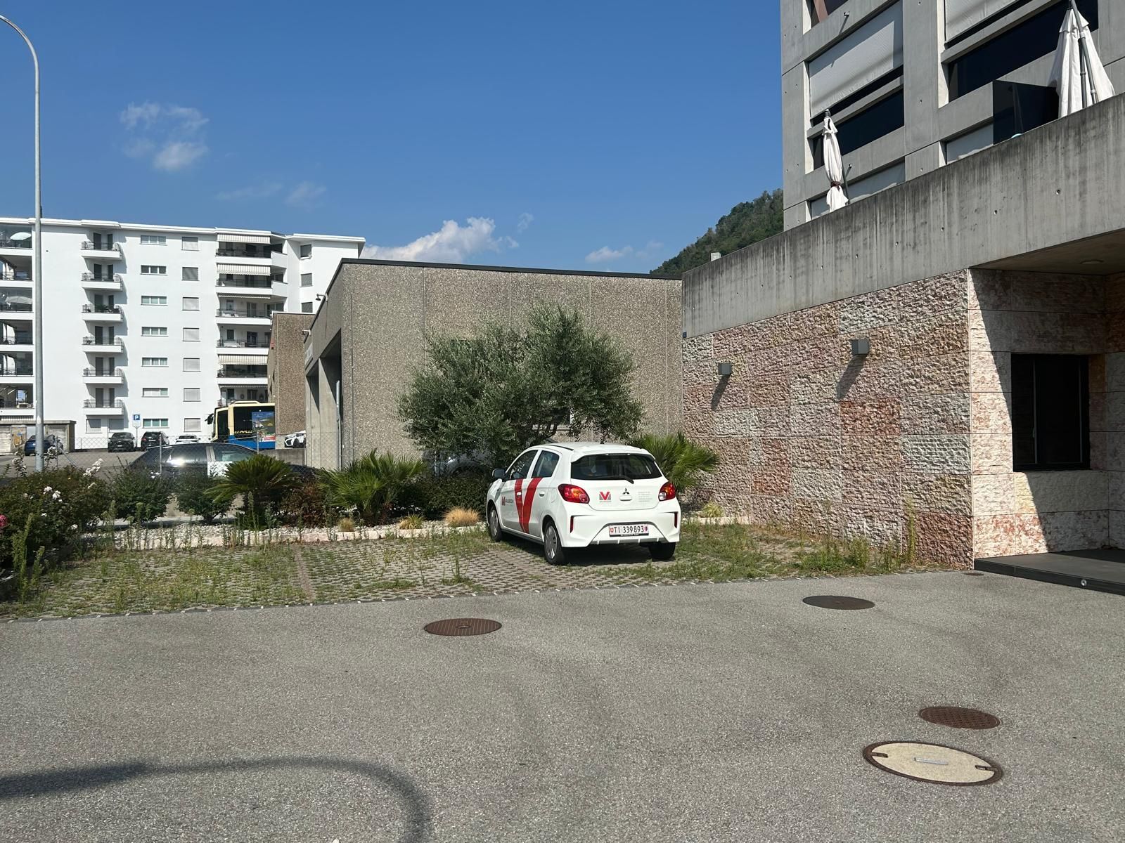Exterior view 2