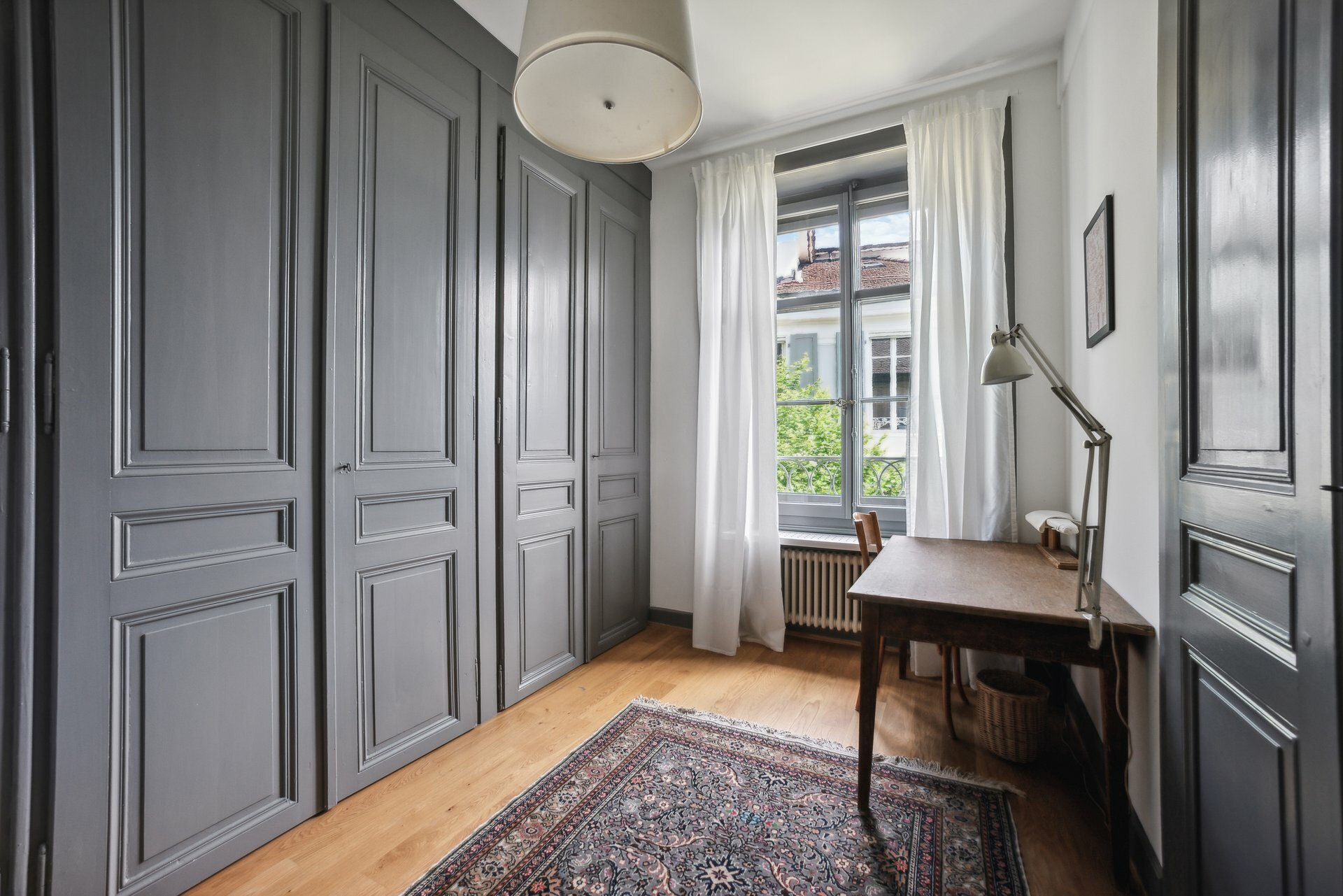 En-suite dressing area En-suite dressing area