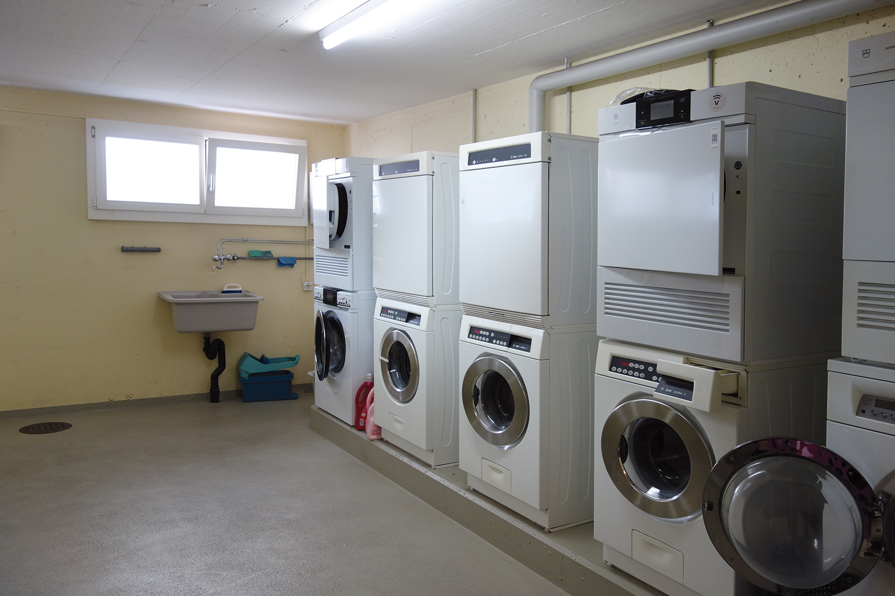 Waschküche mit eigenem Waschturm Waschküche mit eigenem Waschturm