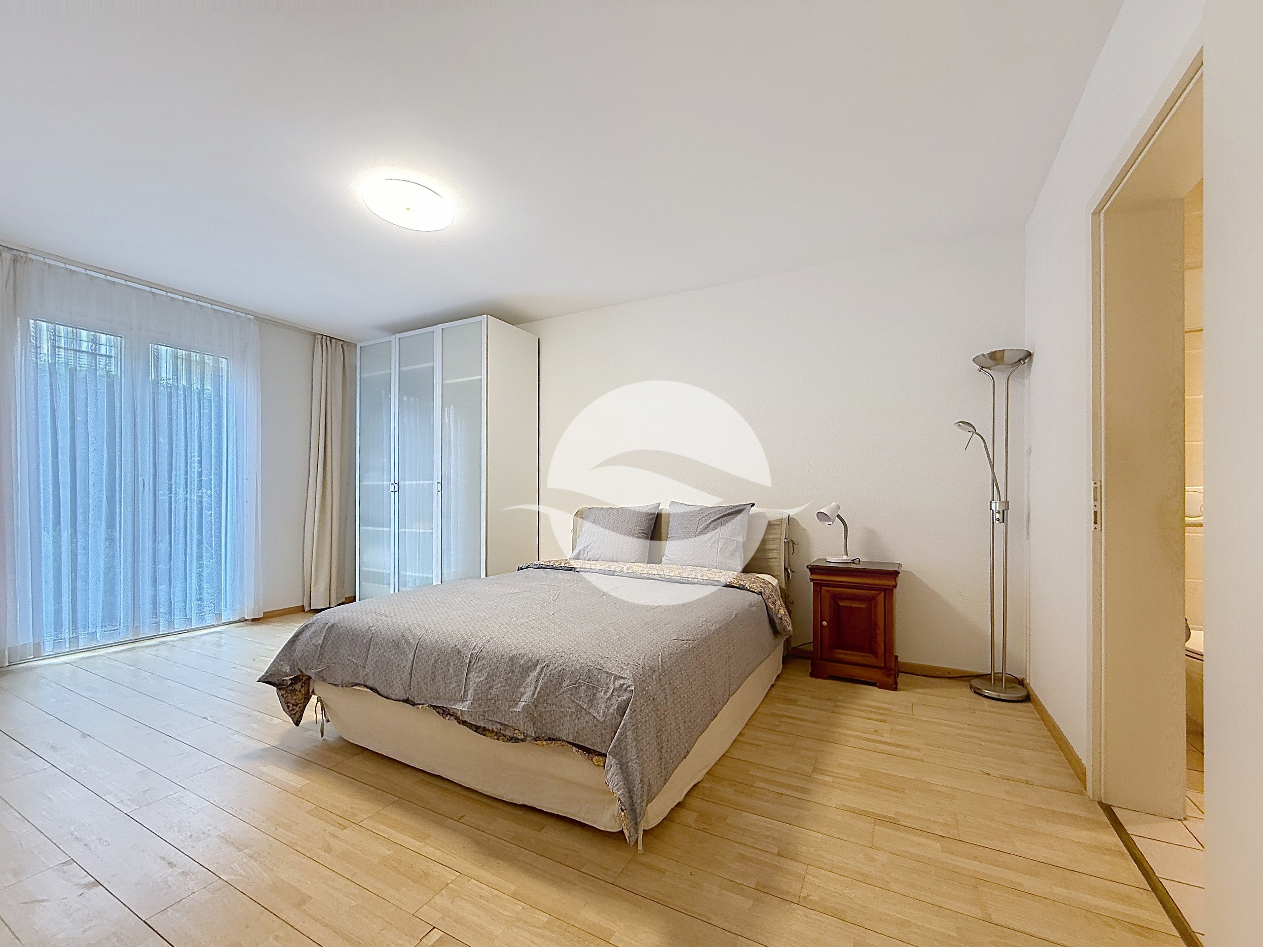 Chambre parentale avec salle de bains privée