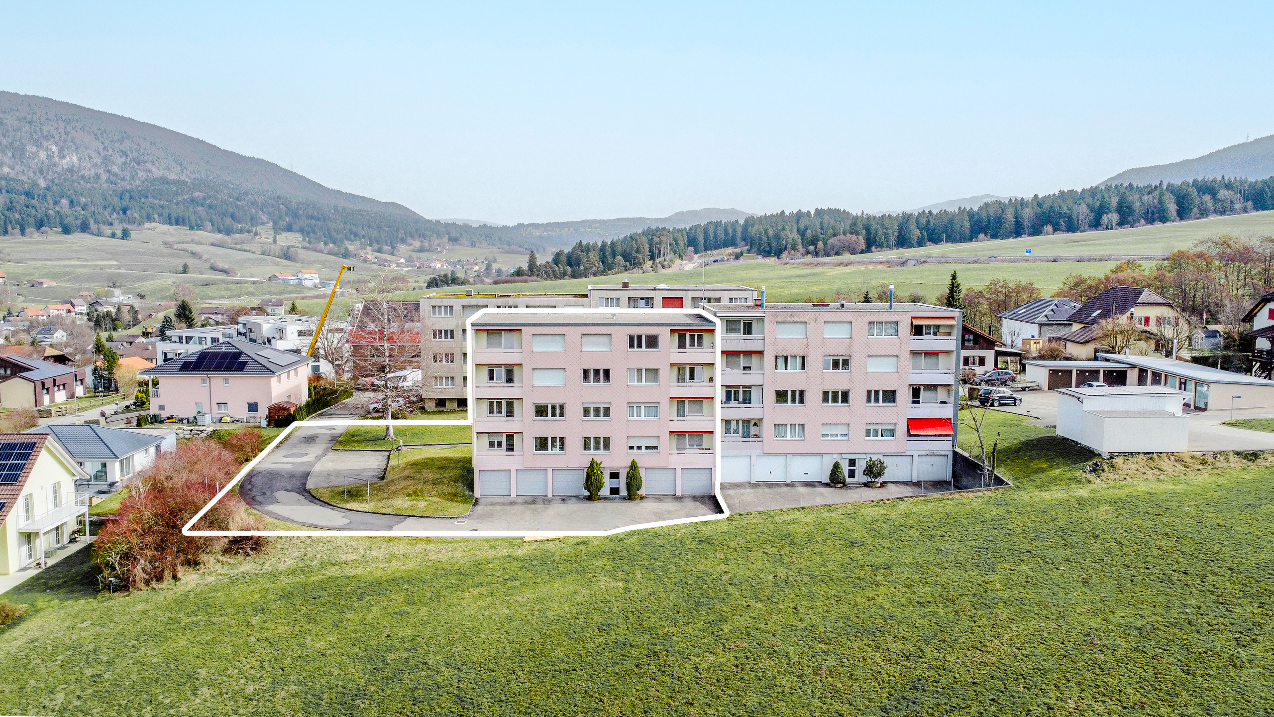 Exterior view 3
