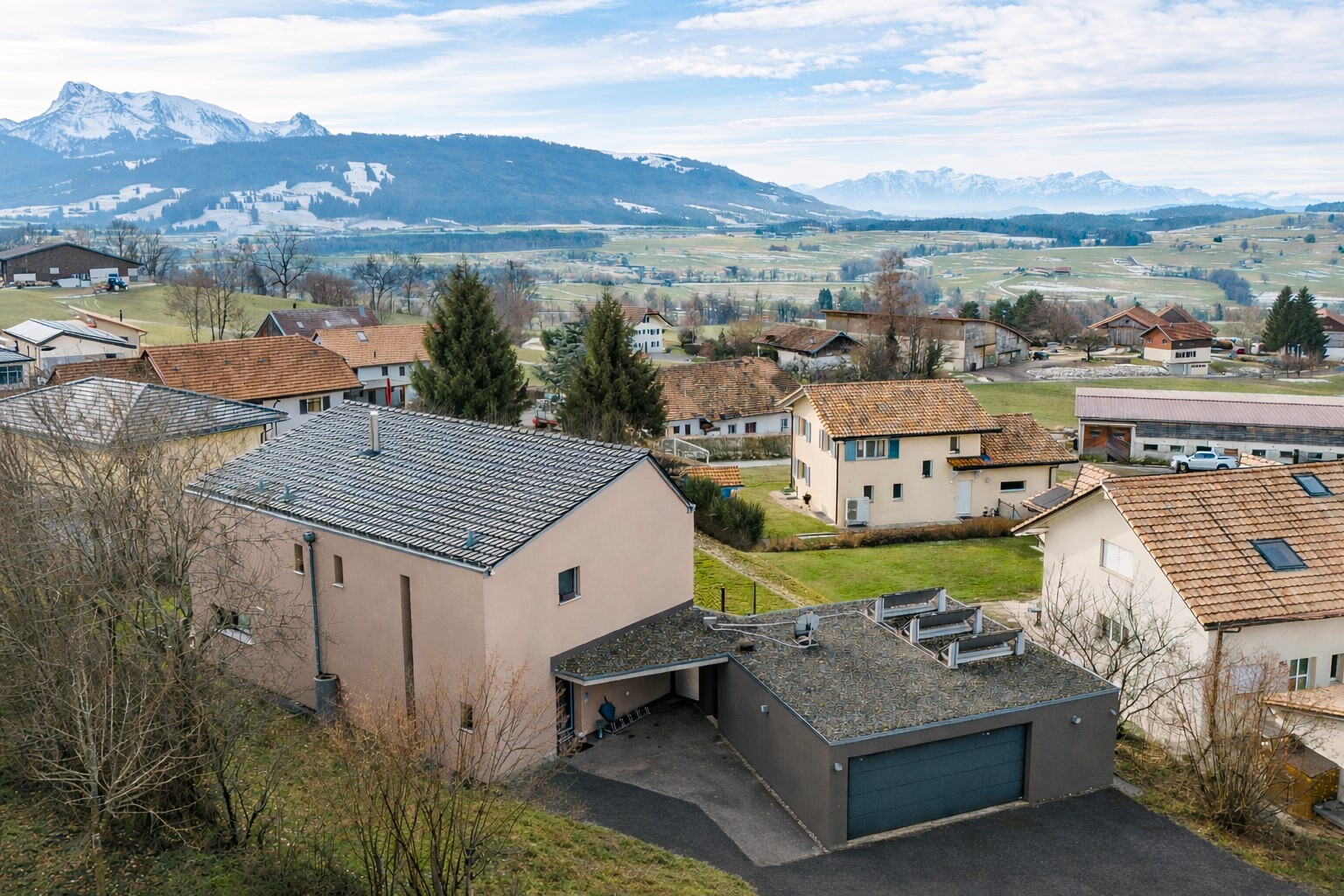 Villa avec garage double