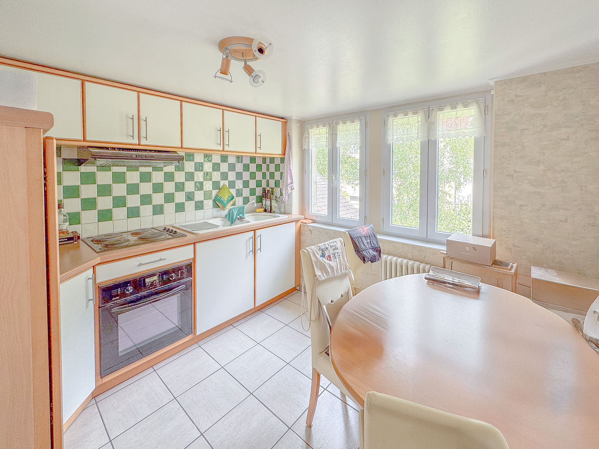 Appt loué au 2ème : cuisine agencée habitable