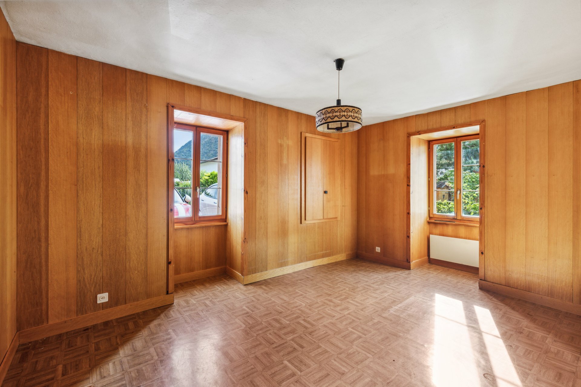 Hauptschlafzimmer mit eingebautem Stauraum