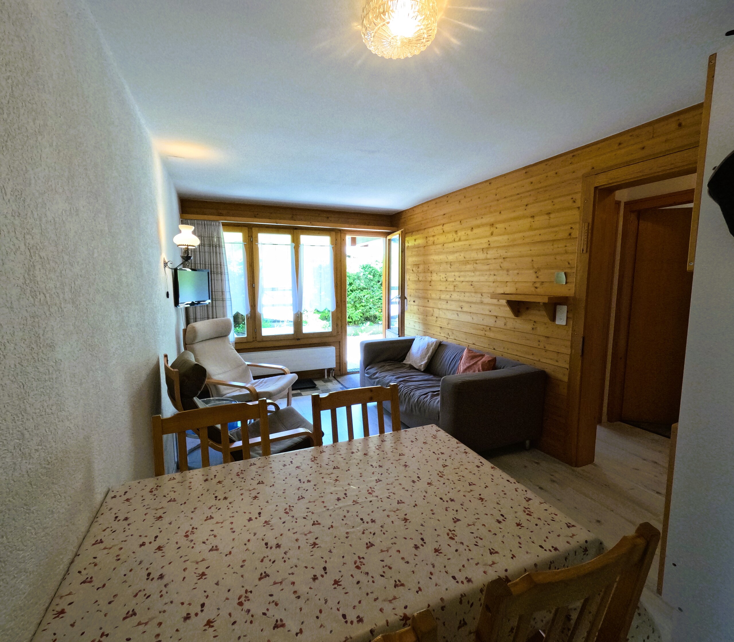 Coin repas et séjour  Coin repas et séjour