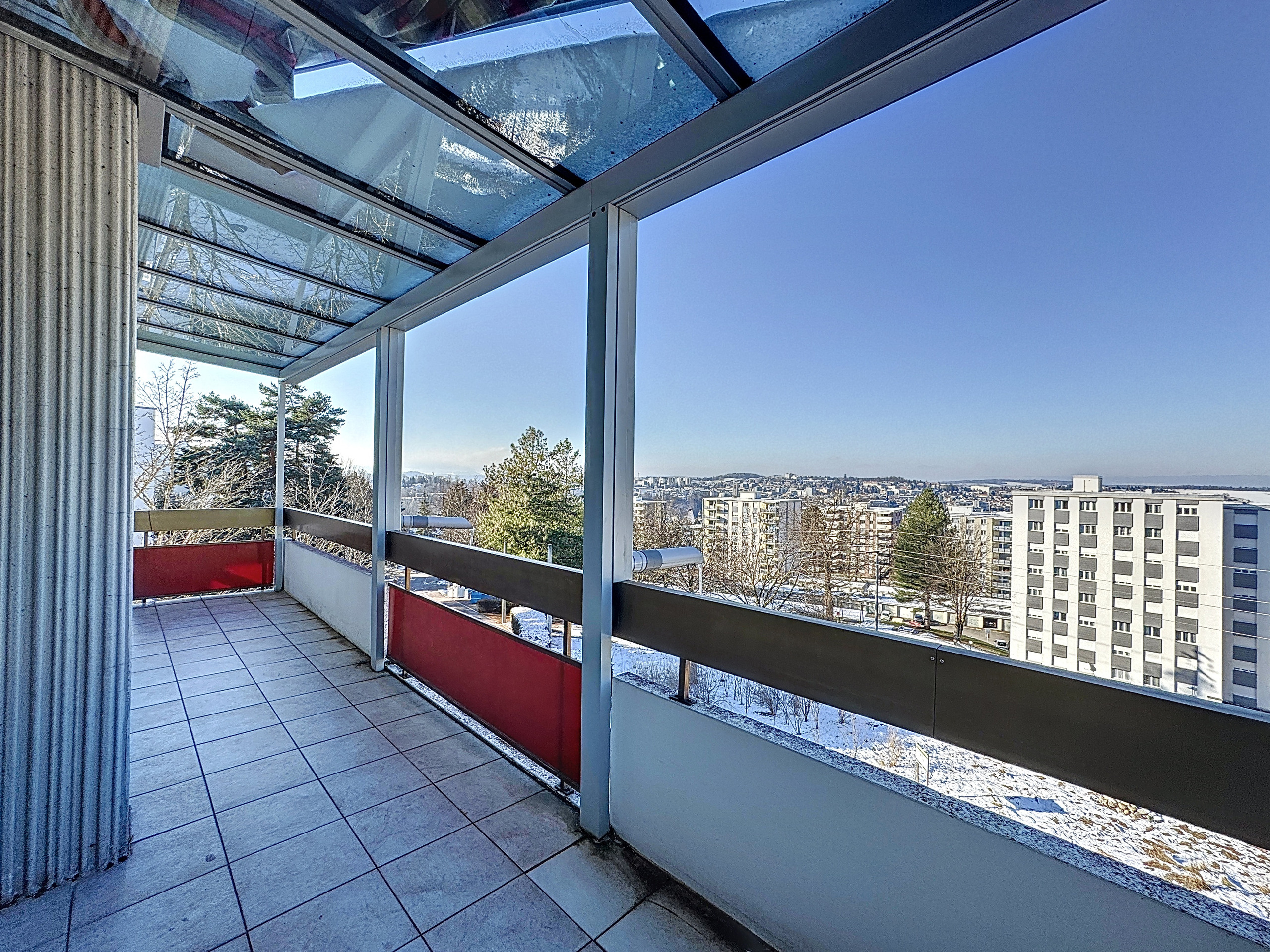 Vue balcon cuisine-séjour Vue balcon cuisine-séjour