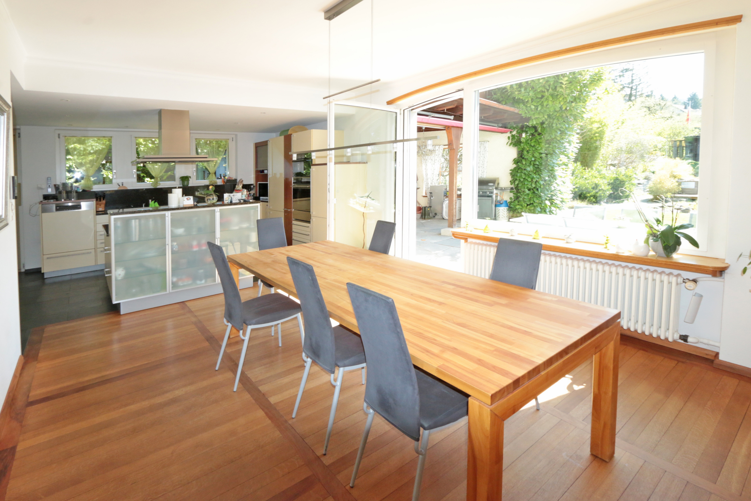 grosszügiger, heller Essbereich grosszügiger, heller Essbereich