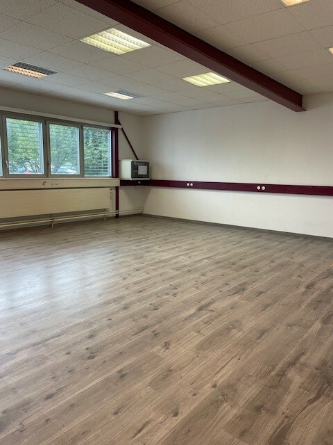 Open space 1er étage environ 51m2 Open space 1er étage environ 51m2