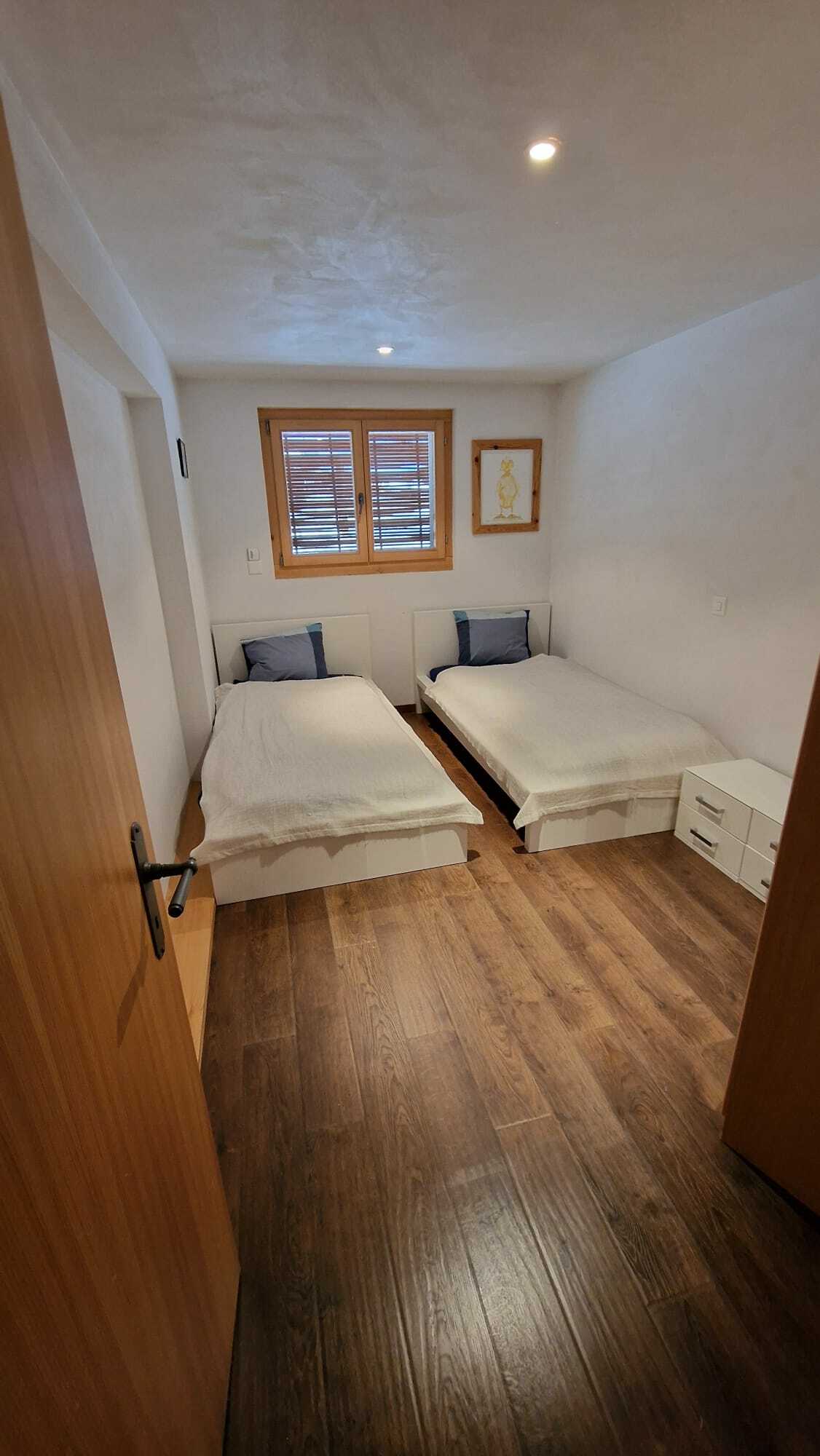 Chambre 2 Rez inférieur Chambre 2 Rez inférieur