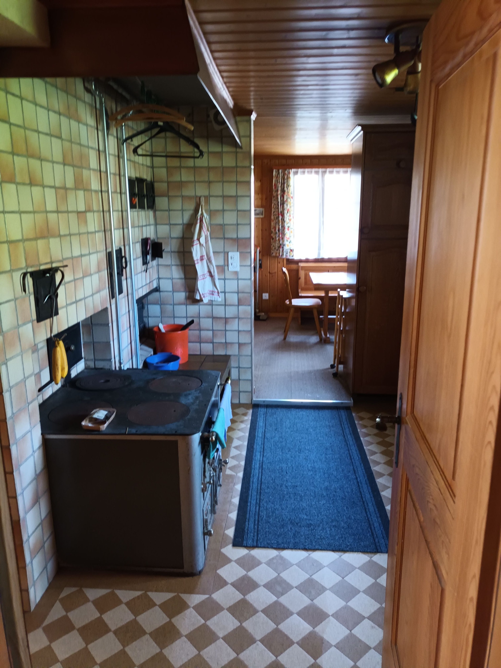Wohnhaus 1 - Ofenfeuerung Wohnhaus 1 - Ofenfeuerung