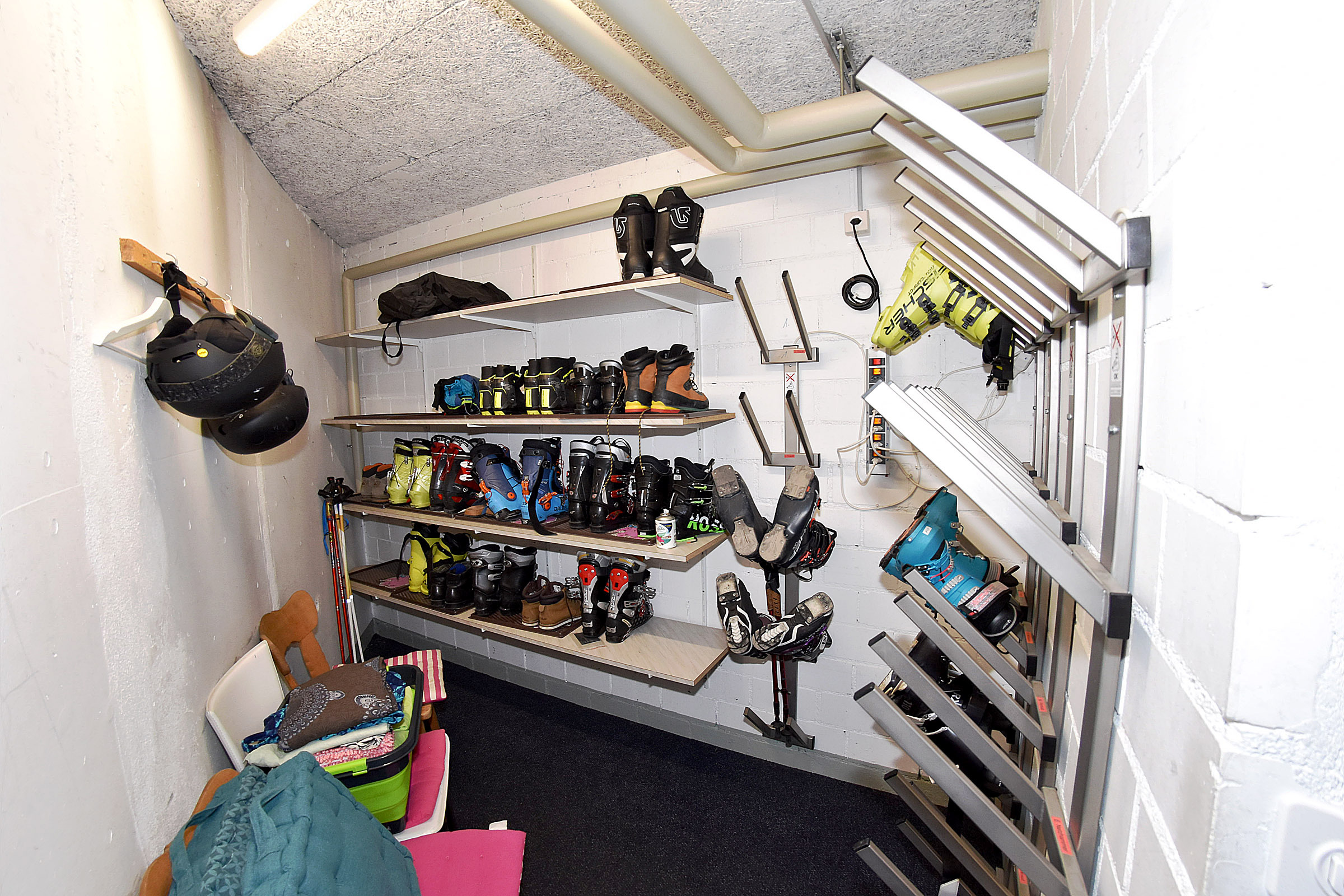 Skischuhkeller mit Trocknungssystem Skischuhkeller mit Trocknungssystem