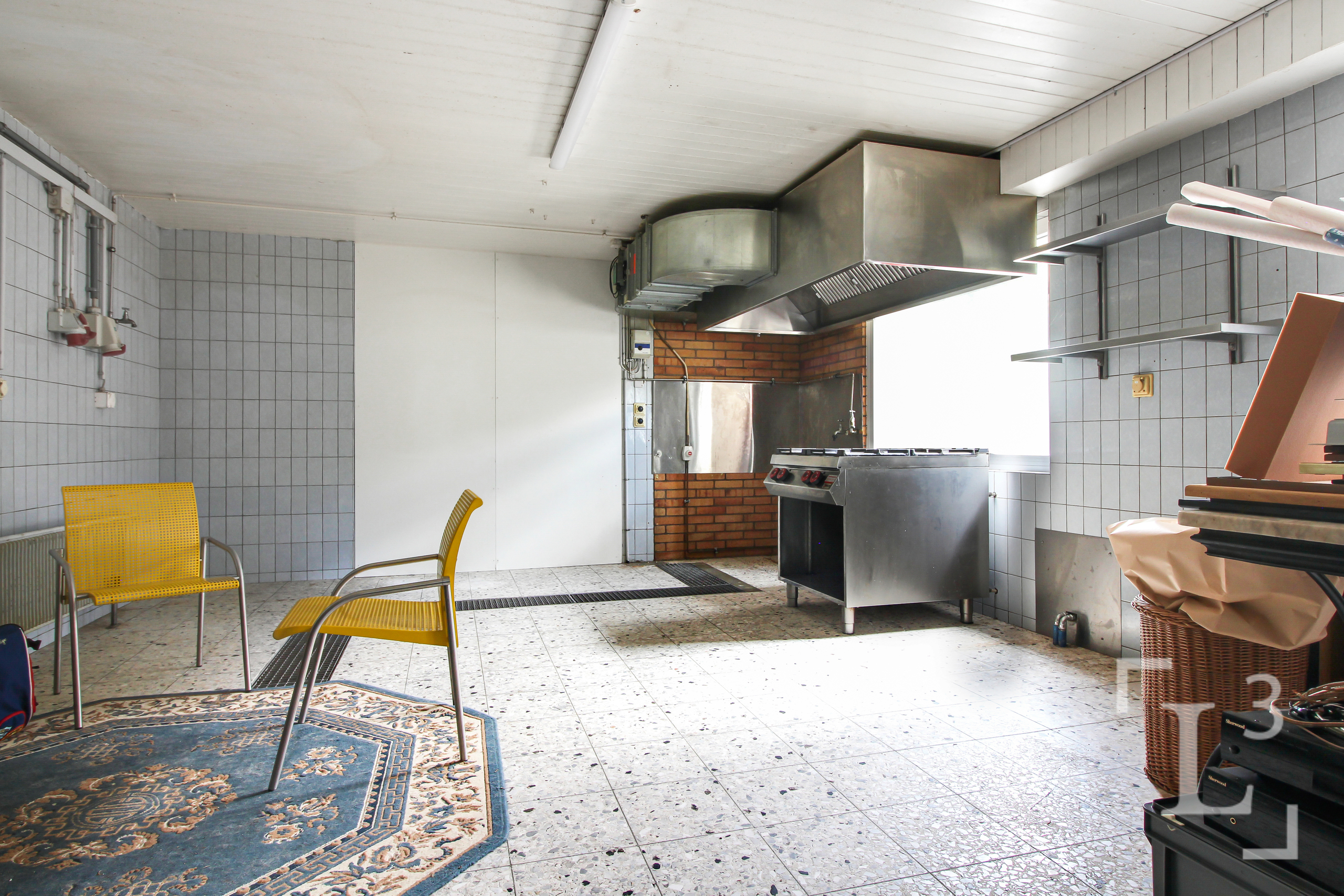 Lot 2 : Local commercial + bureau + studio