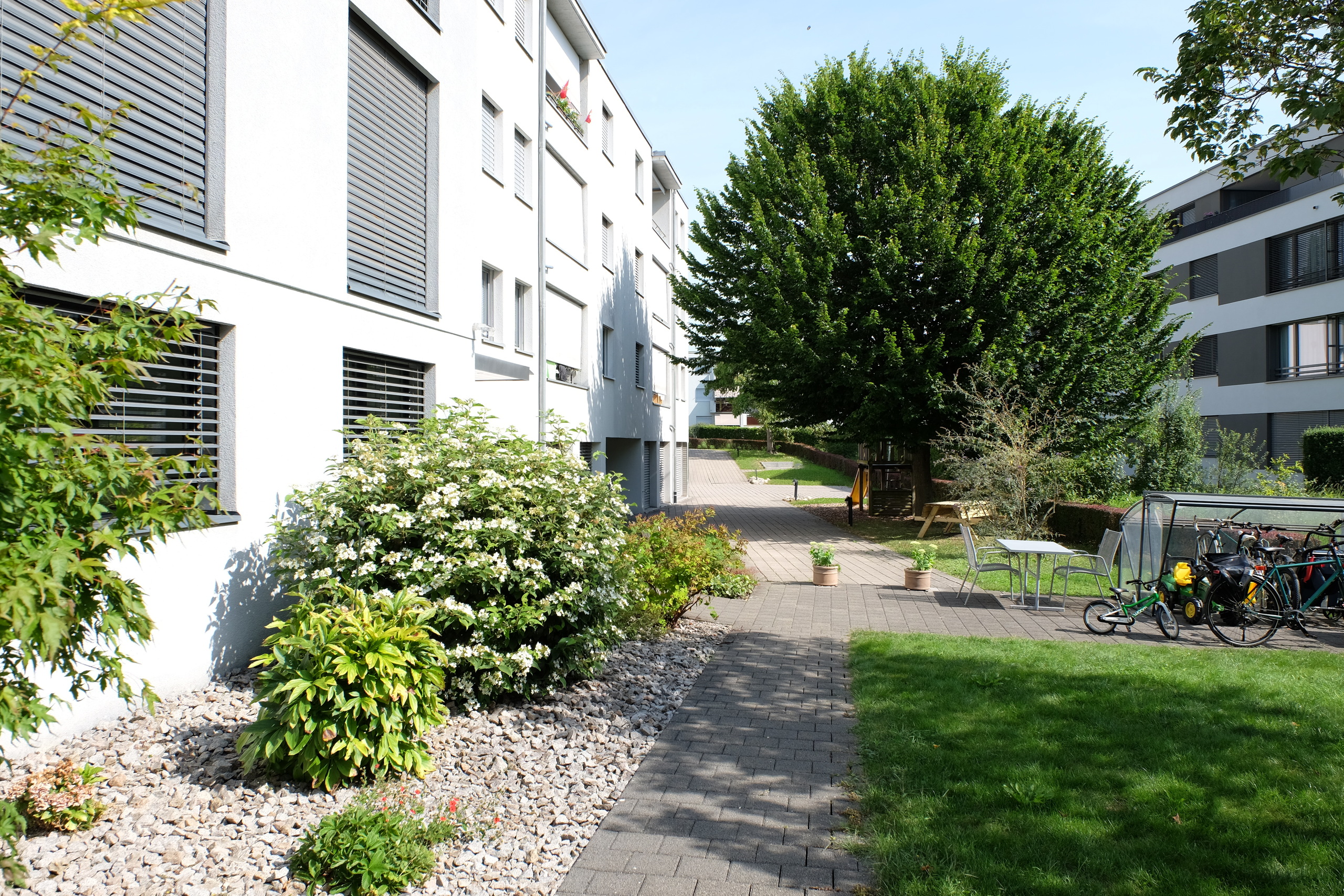 Verbindungsweg Nachbarsgrundstück / Tiefgarage