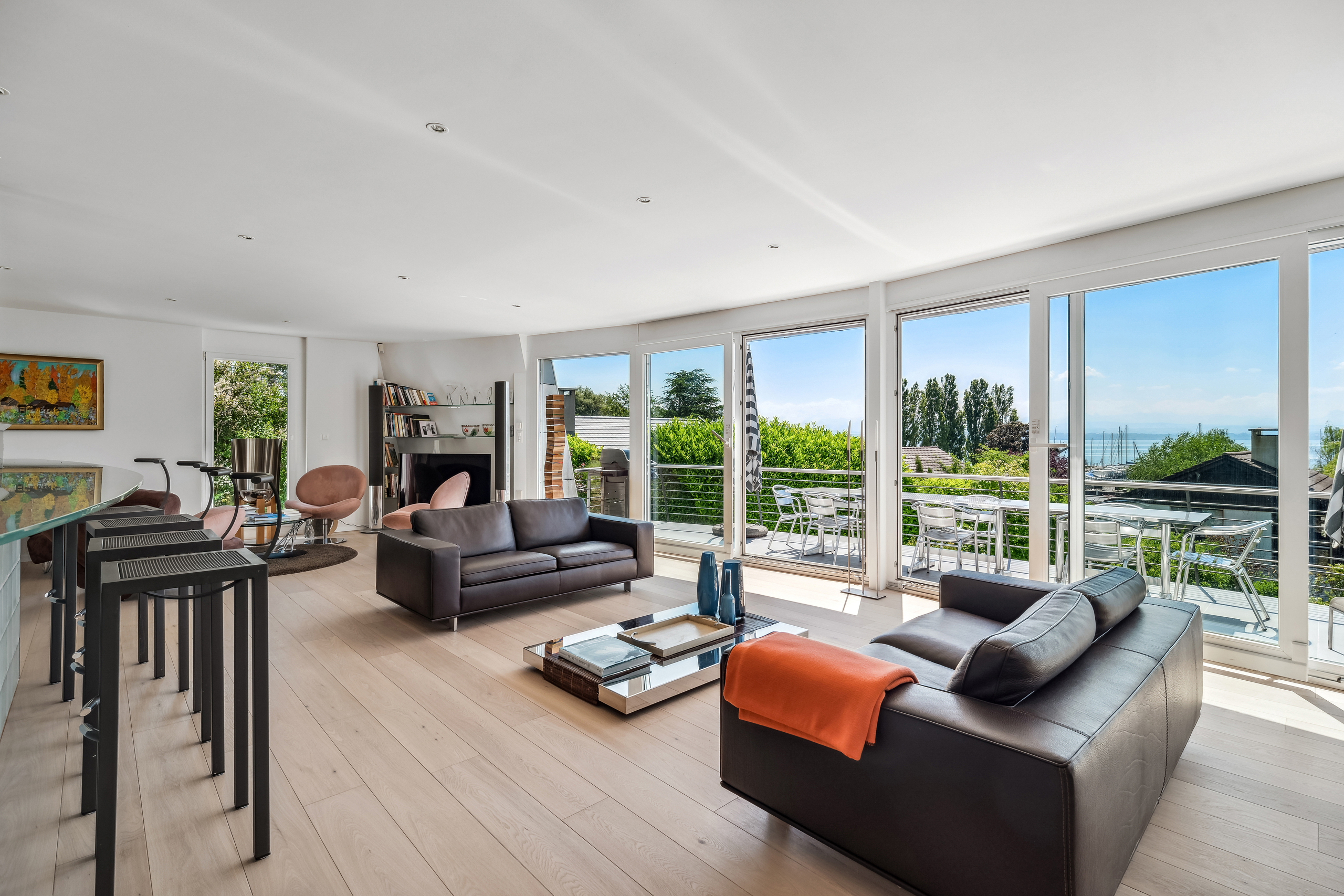 Séjour avec accès au balcon 