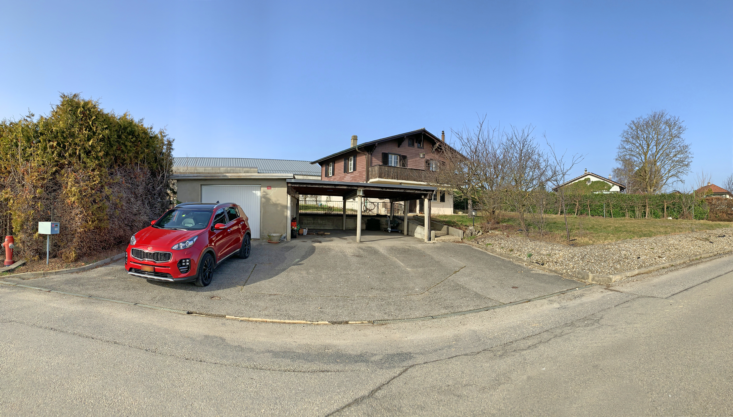 Chalet, garage, couvert et places extérieures