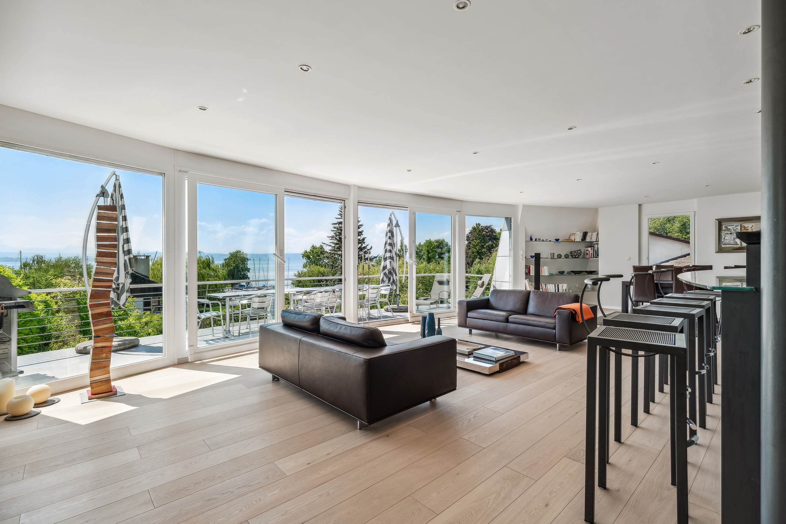 Séjour avec accès au balcon 