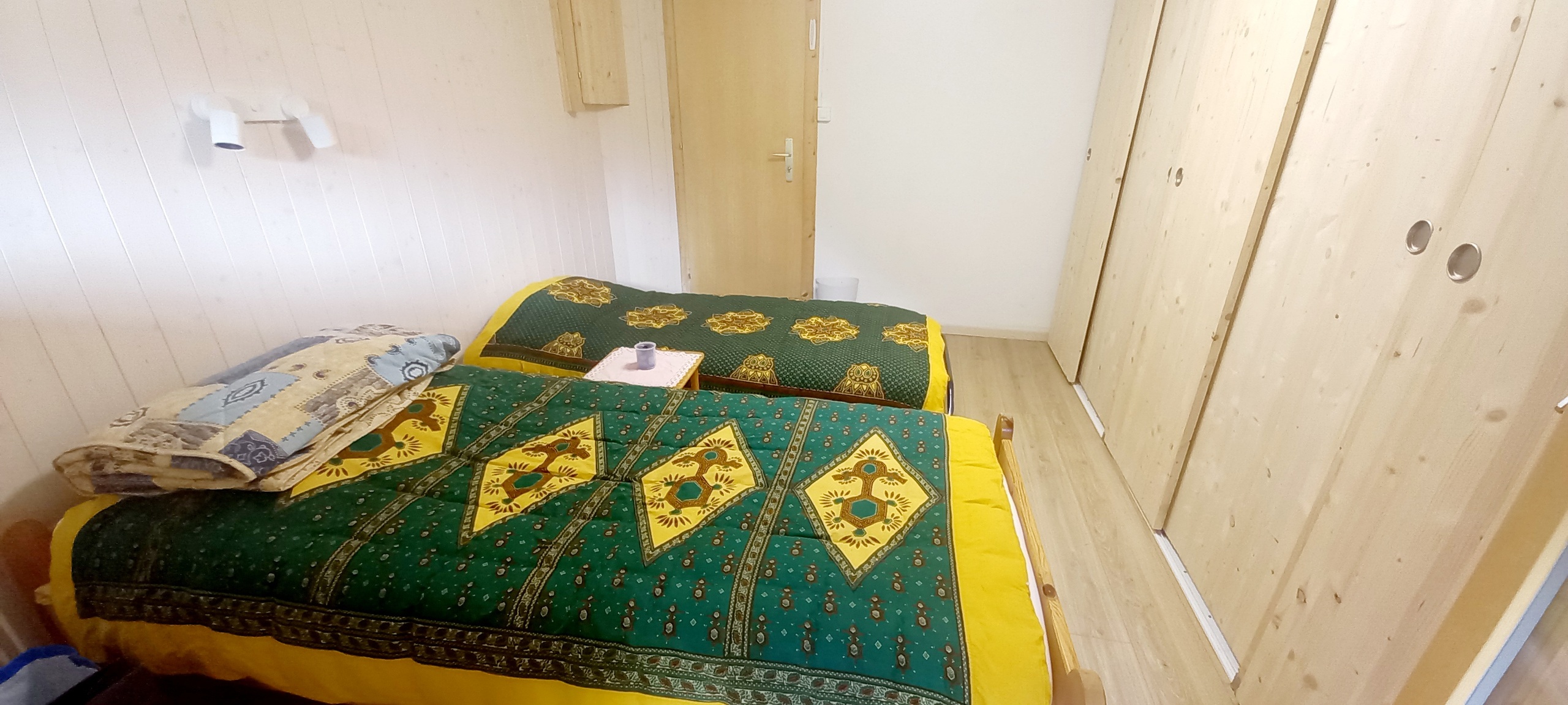 Grande chambre à coucher double (rez) Grande chambre à coucher double (rez)