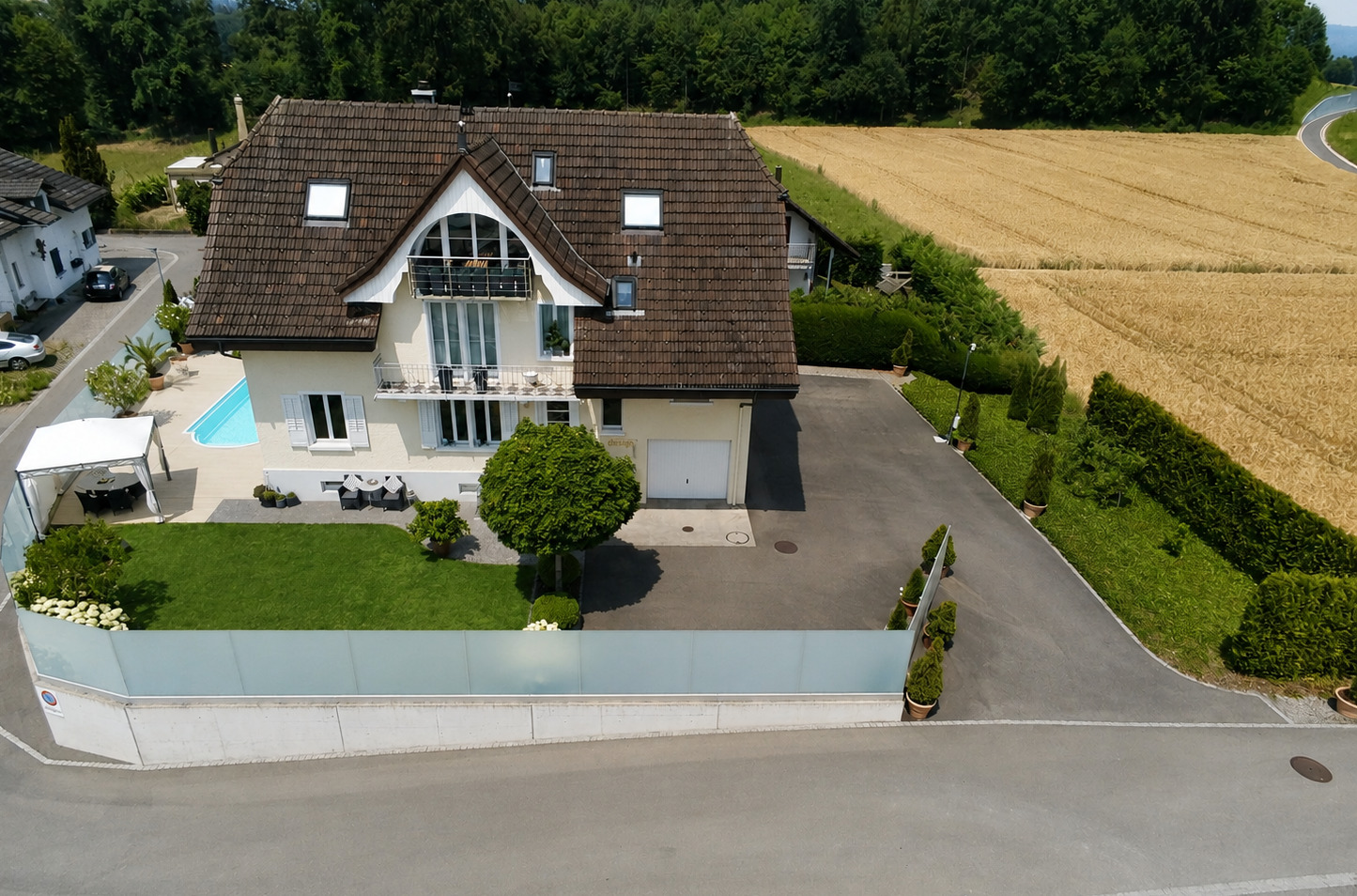 Exterior view 4