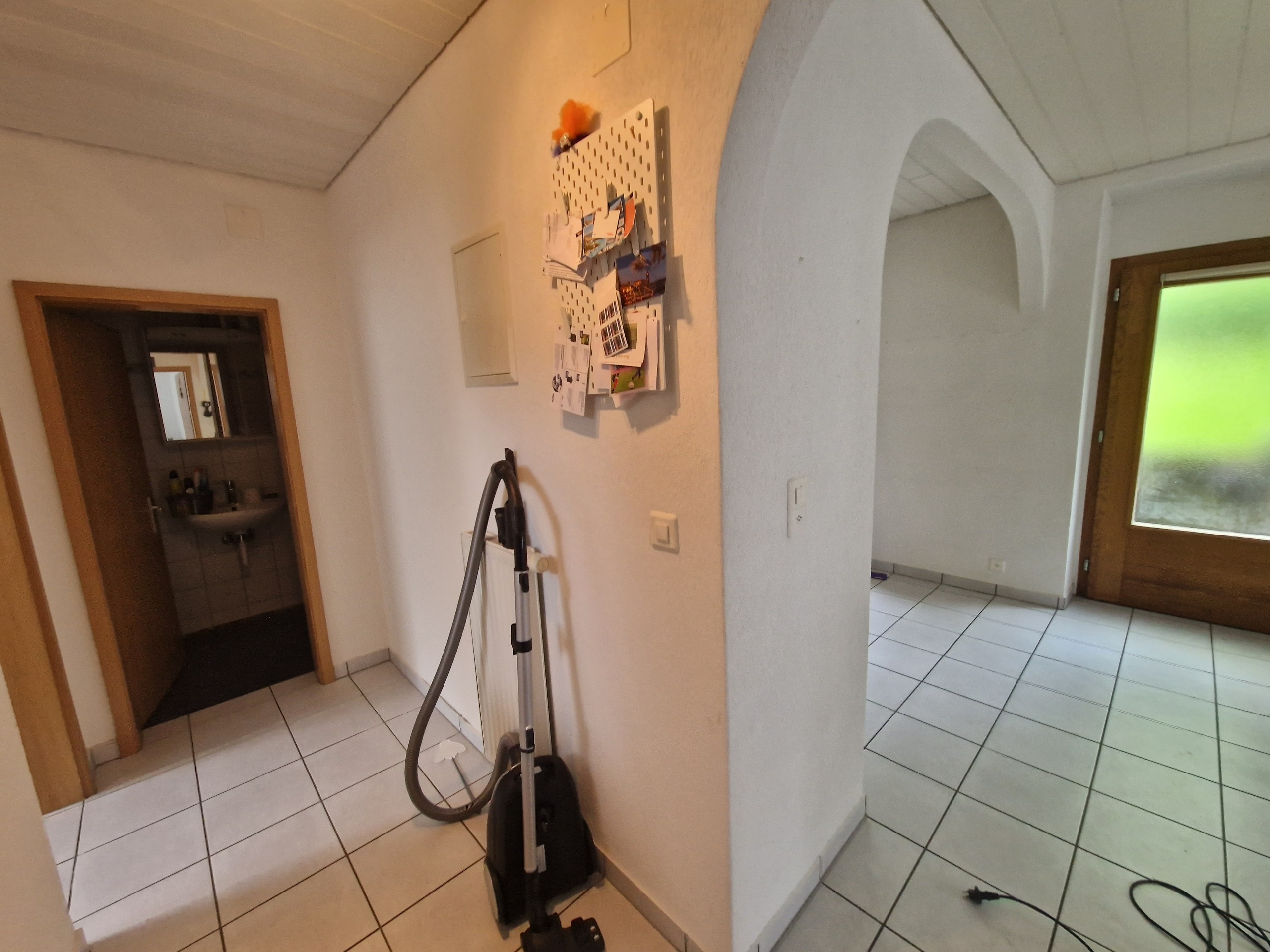 vue salle d'eau - séjour vue salle d'eau - séjour