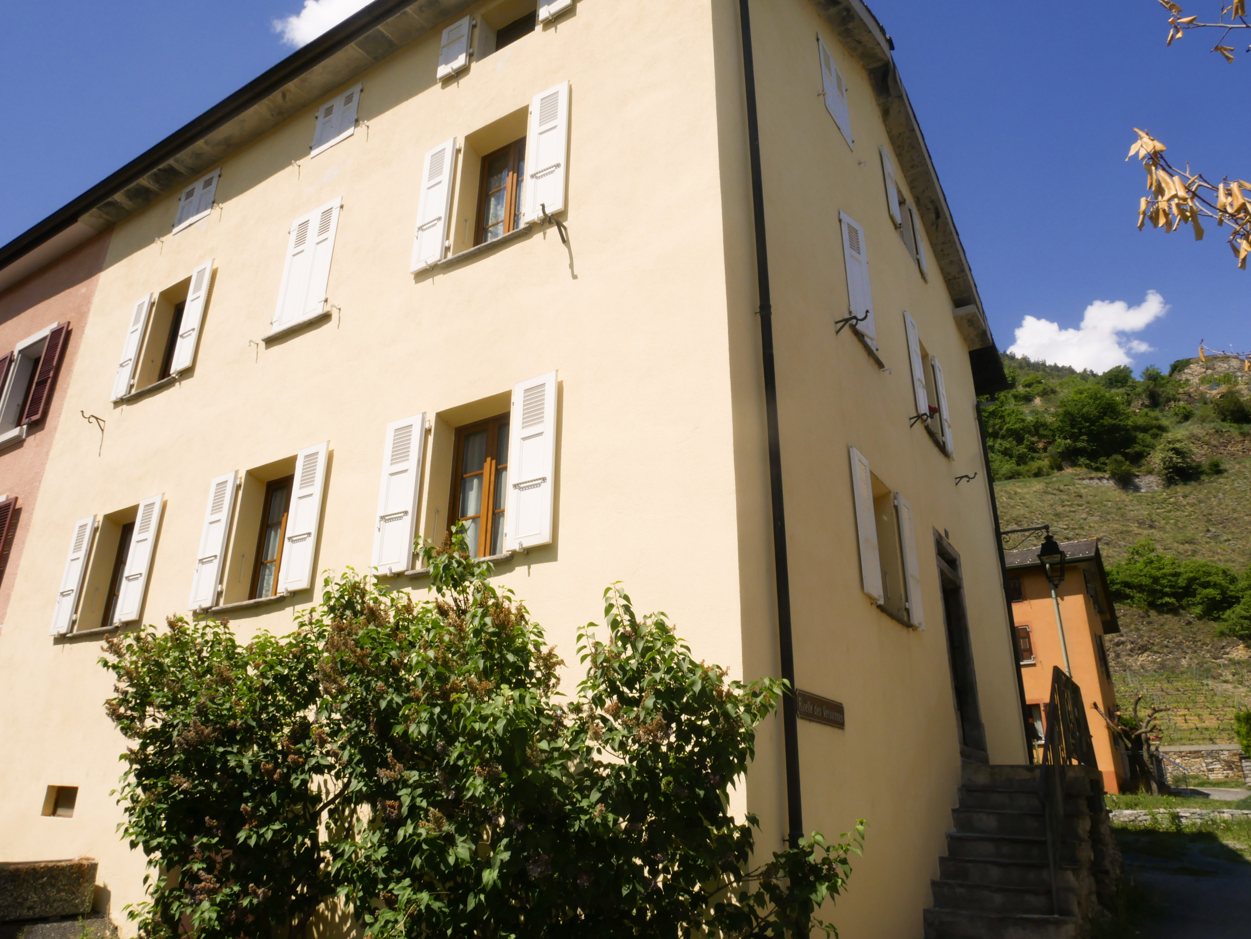 Exterior view 6