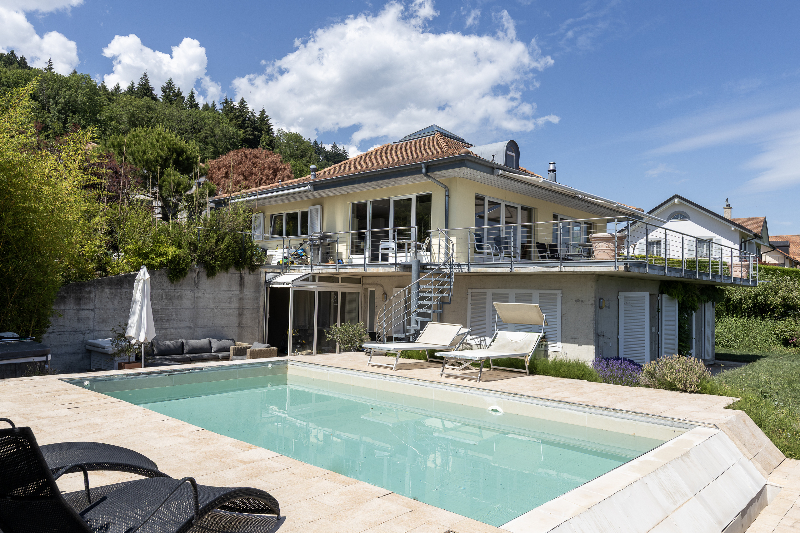 Exterior view 5