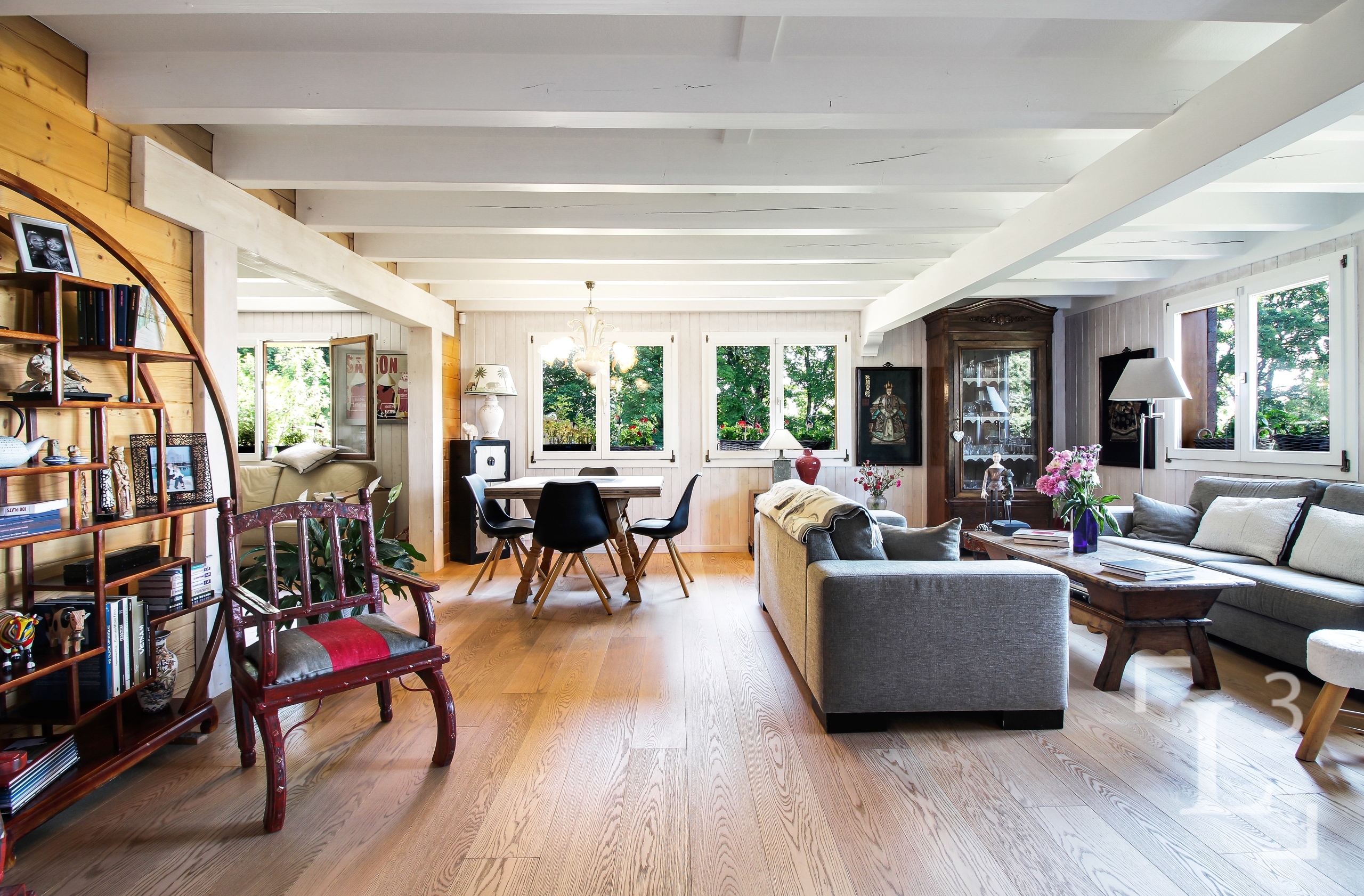 Séjour/salle à manger avec cheminée