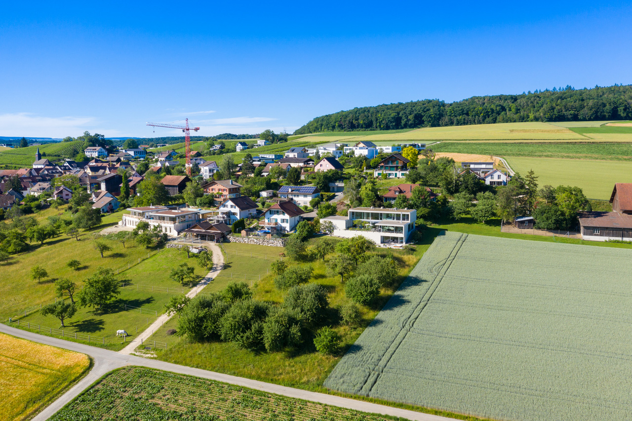 Unverbaubare Weitsicht in die Natur mit eigenen Obstbäumen Unverbaubare Weitsicht in die Natur mit eigenen Obstbäumen