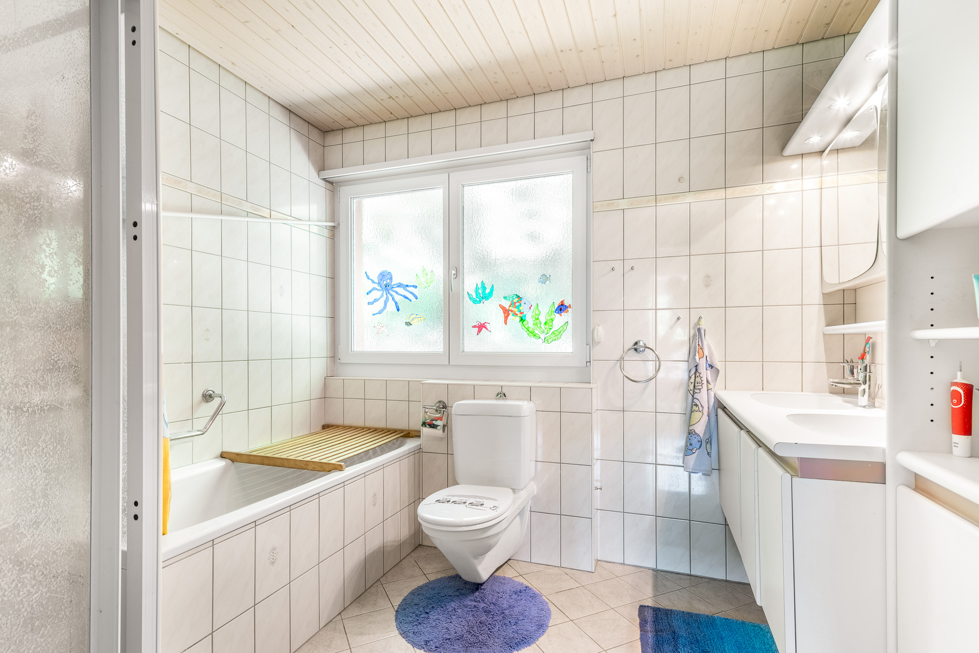 Bad/Dusche/WC mit Lavabo OG