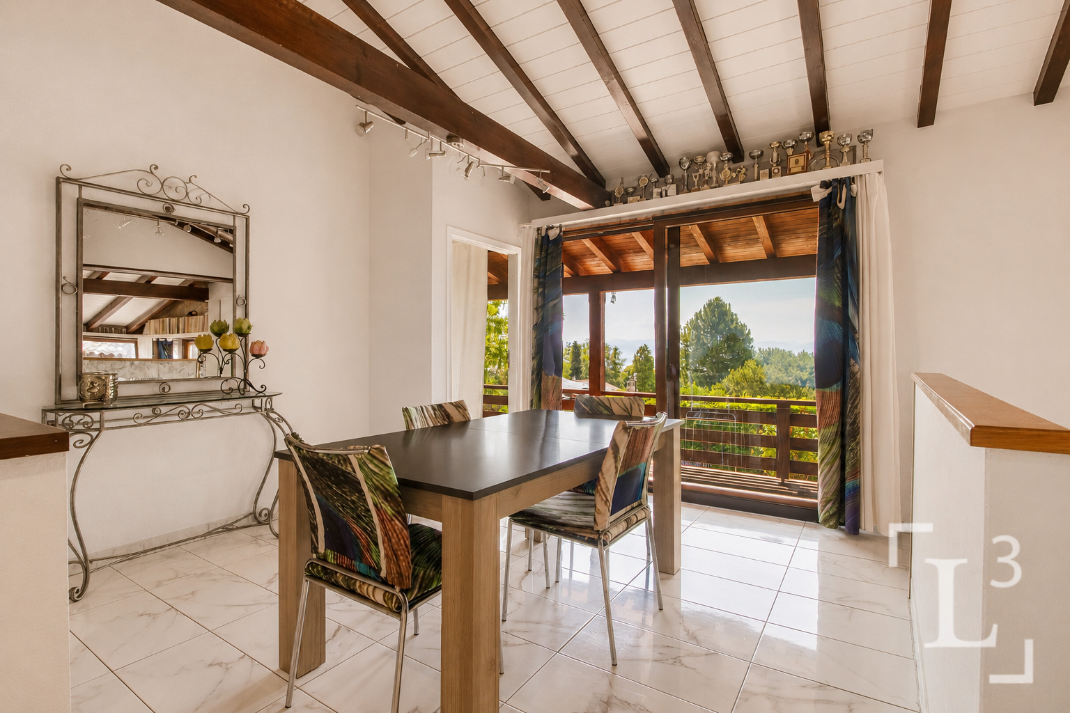 Homestaging (Murs blancs) : Salle à manger