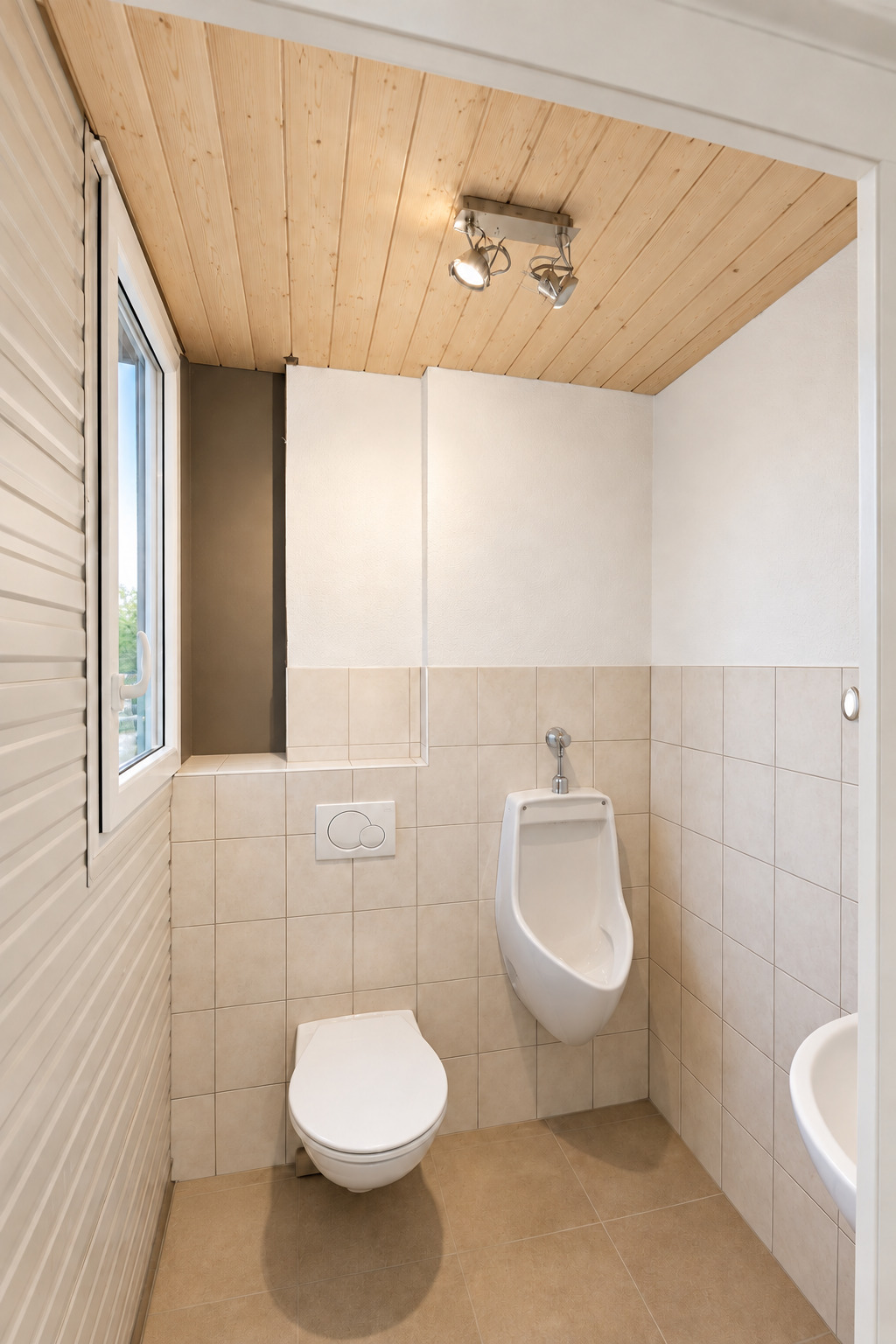 Rez-de-chaussée : WC hommes Rez-de-chaussée : WC hommes