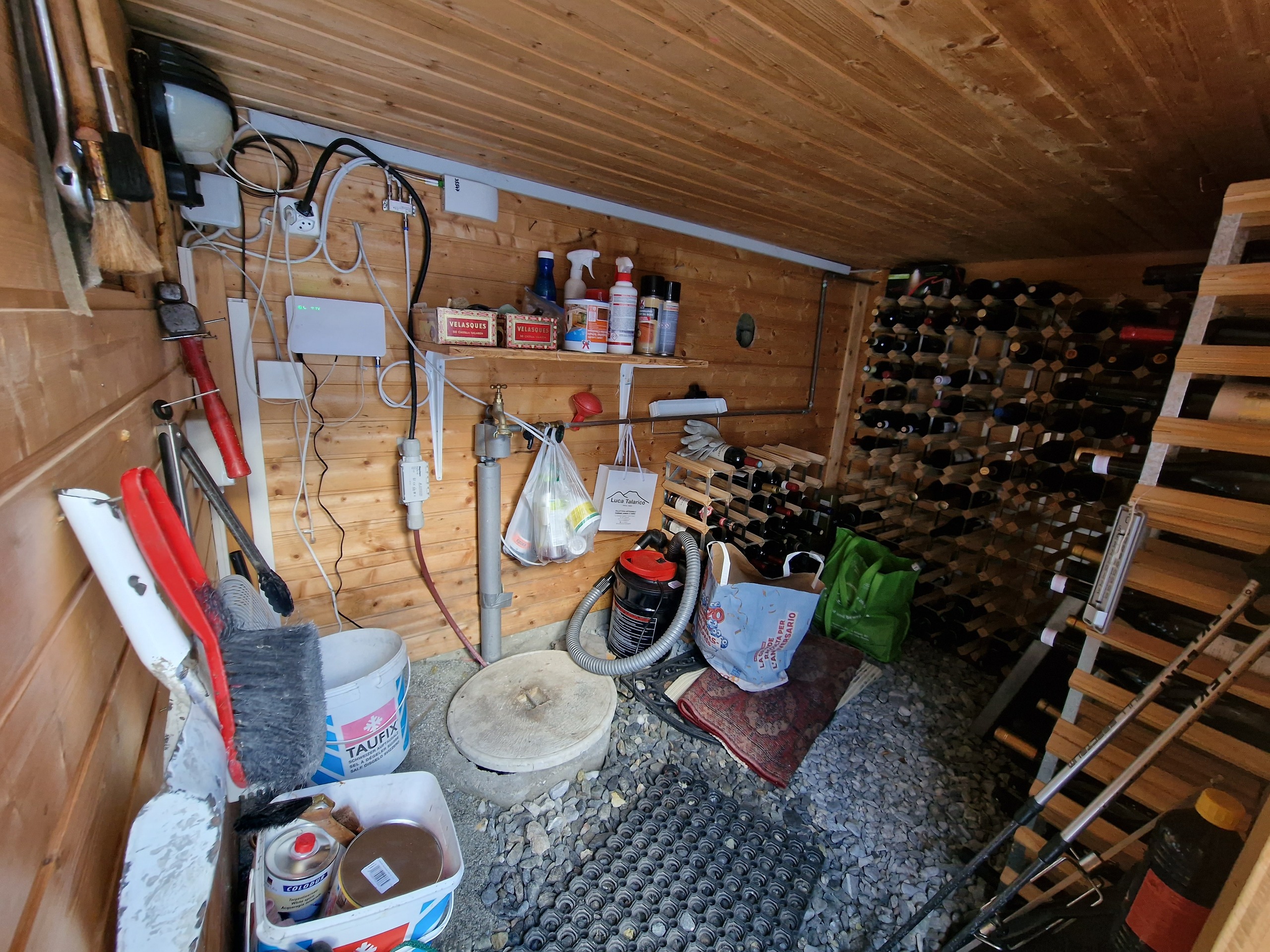 Cave extérieure Cave extérieure