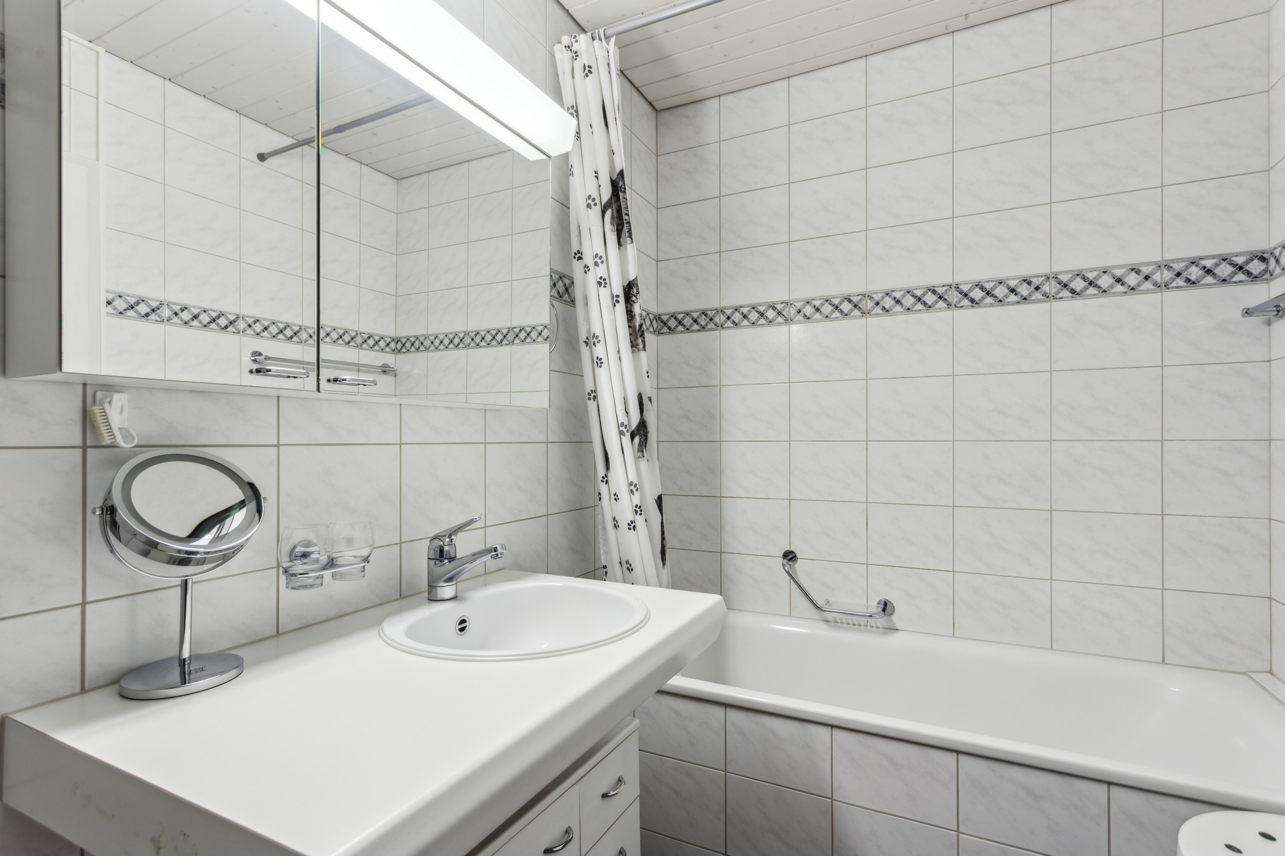 Badezimmer und Dusche Badezimmer und Dusche