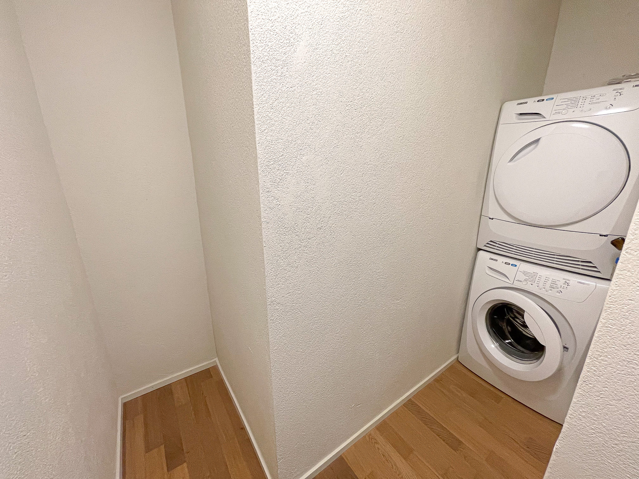Reduit mit Waschturm